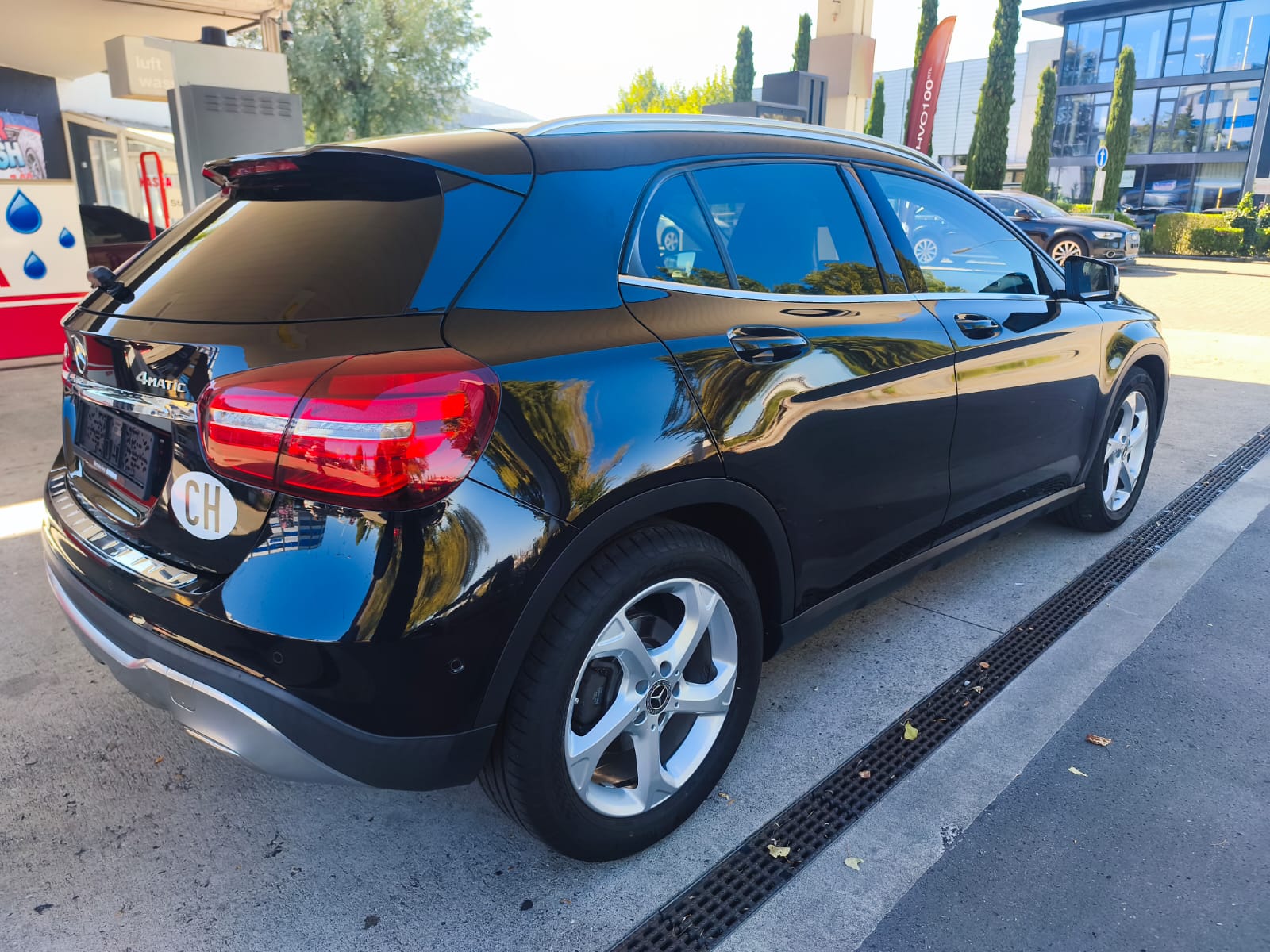 MERCEDES-BENZ GLA 220 AMG Line 4Matic 7G-DCT-showroom-element-2