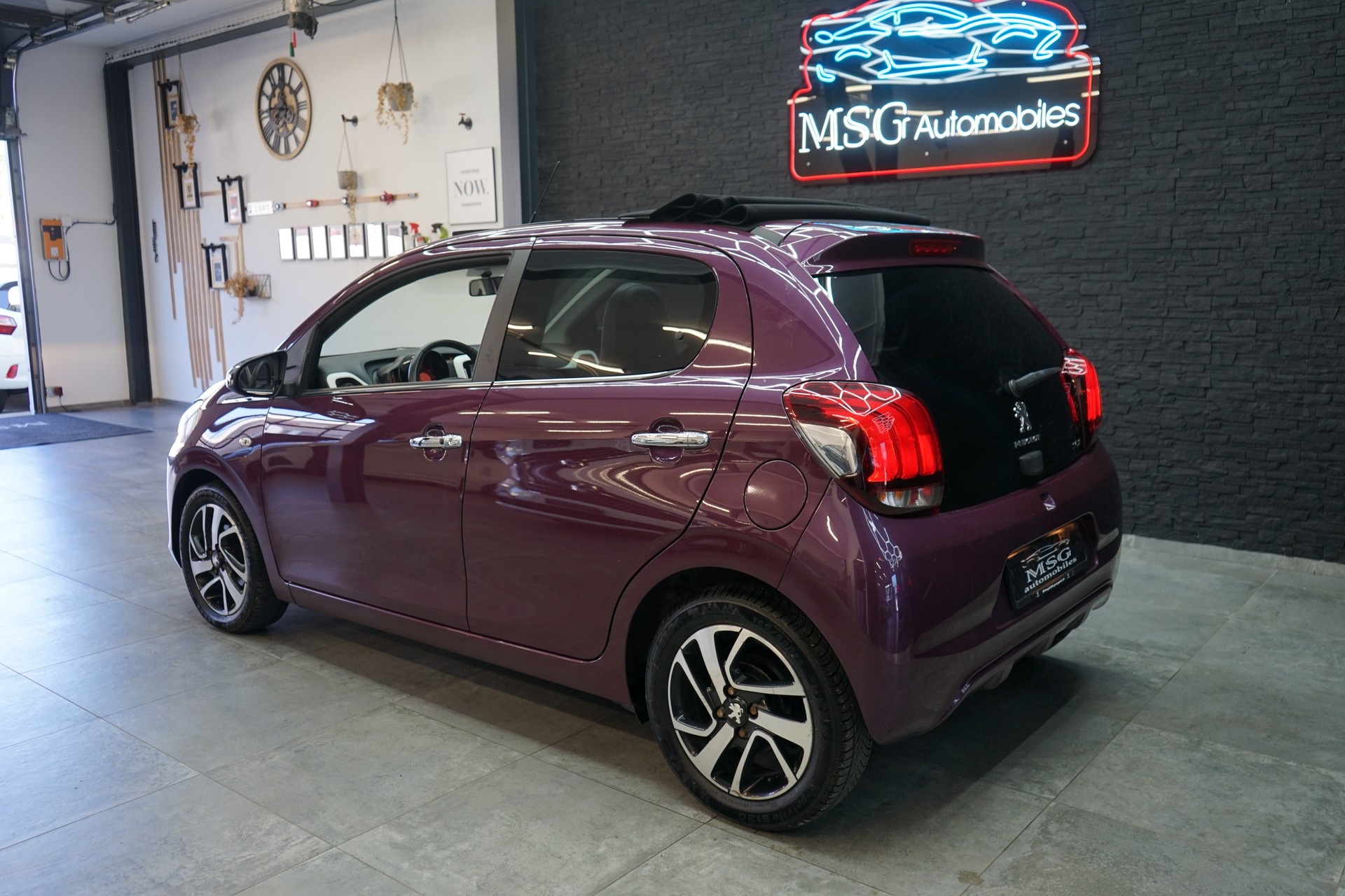 PEUGEOT 108 1.2 VTi Allure Top-showroom-element-2
