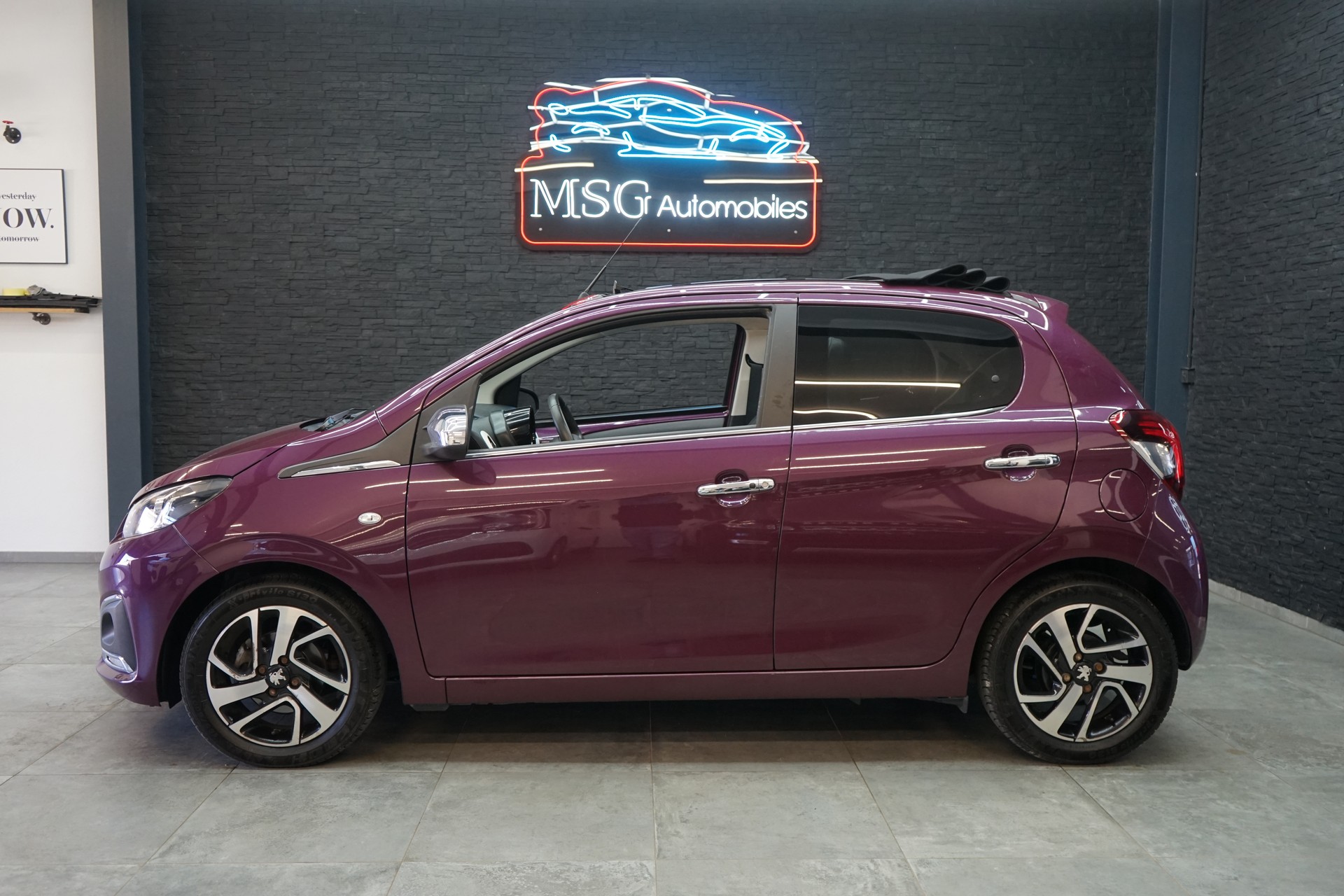 PEUGEOT 108 1.2 VTi Allure Top-showroom-element-1