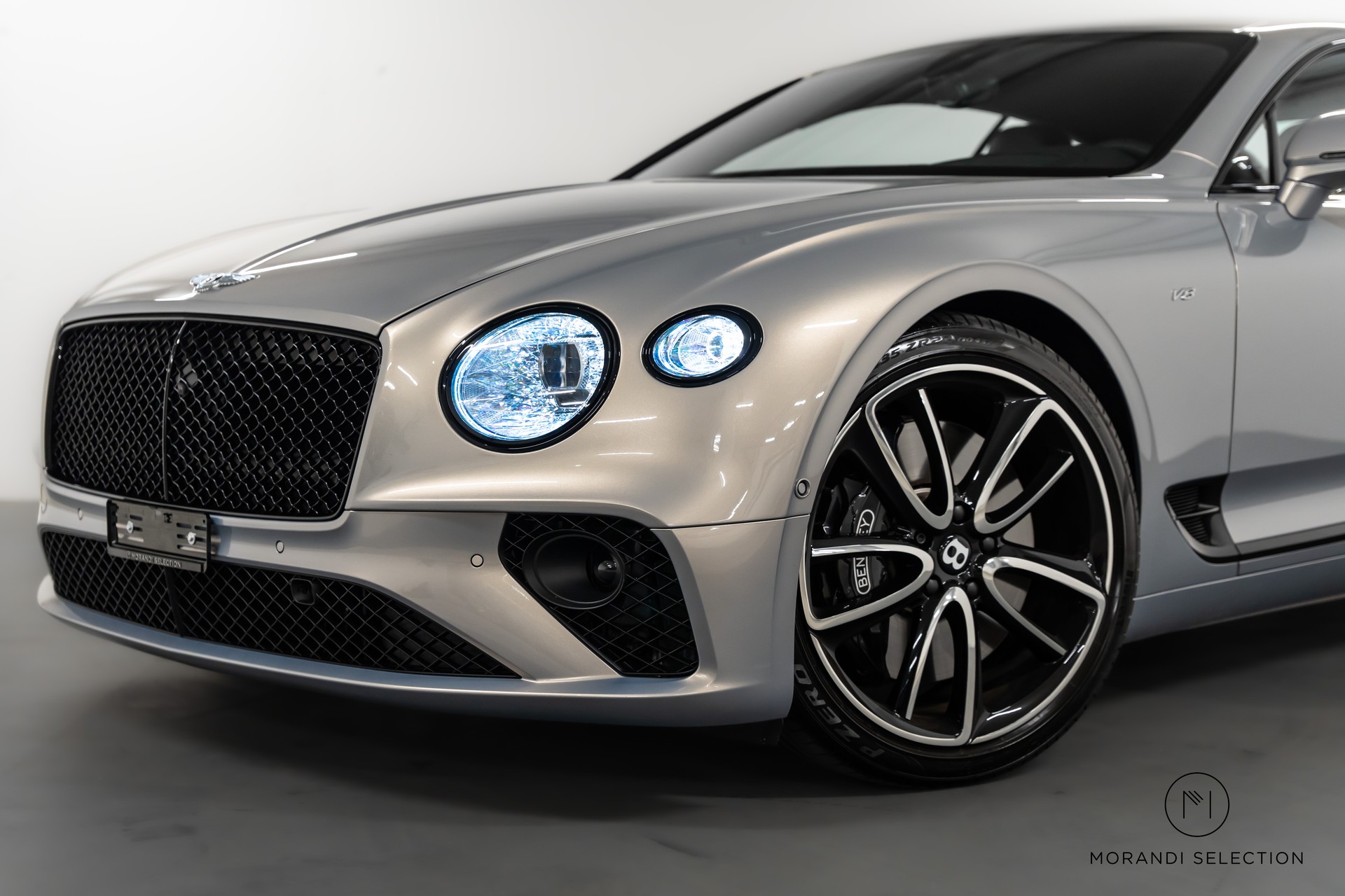 BENTLEY Continental GT 4.0 V8 Mulliner-showroom-element-3