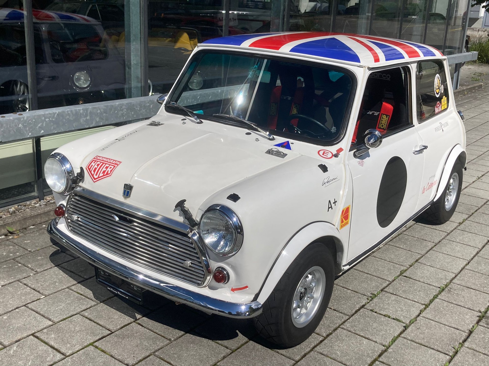 MINI Cooper S-showroom-element-1