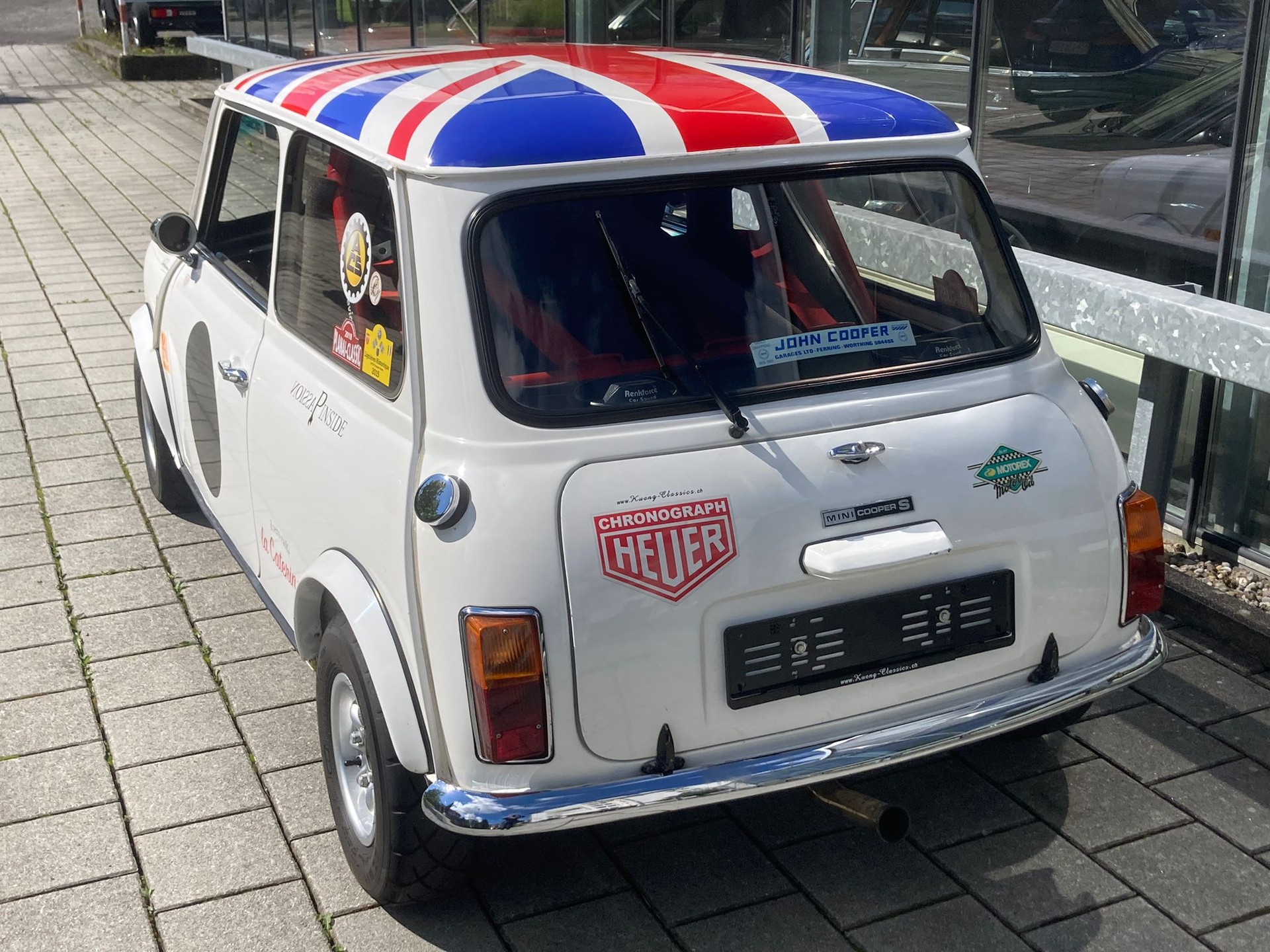 MINI Cooper S-showroom-element-3