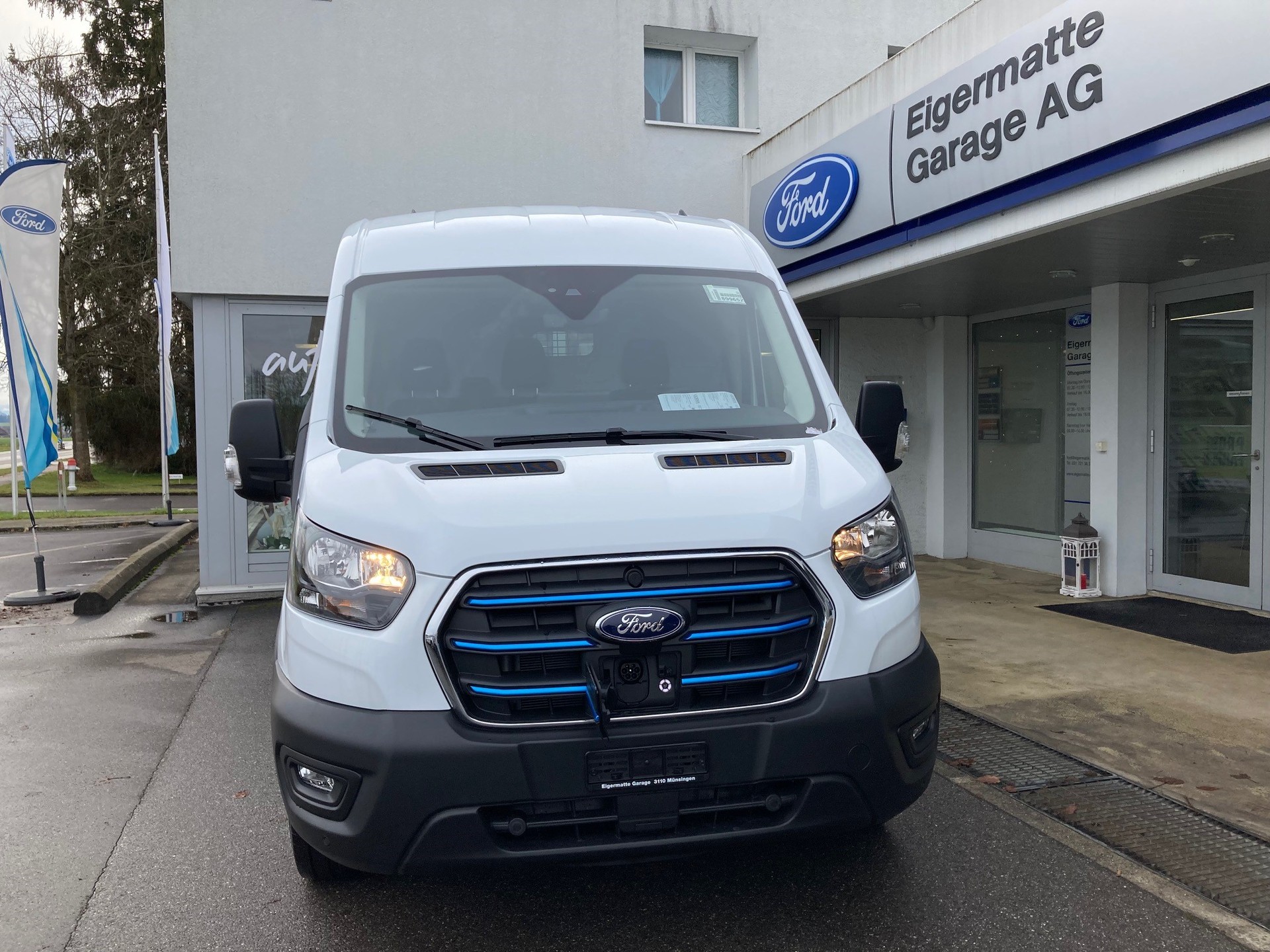 FORD E-Transit Van 350 L3 Trend RWD 68kWh-showroom-element-1
