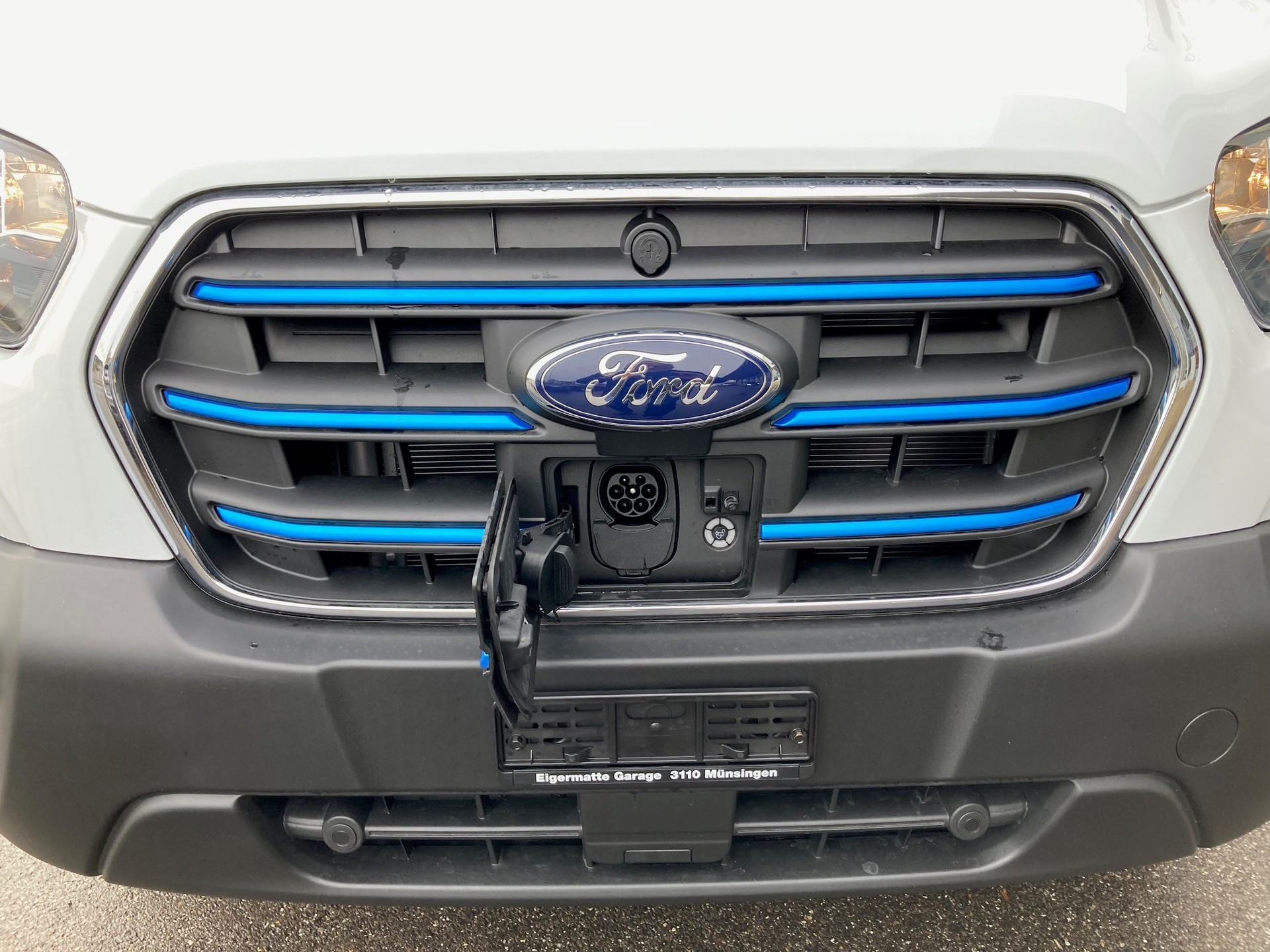 FORD E-Transit Van 350 L3 Trend RWD 68kWh-image-4