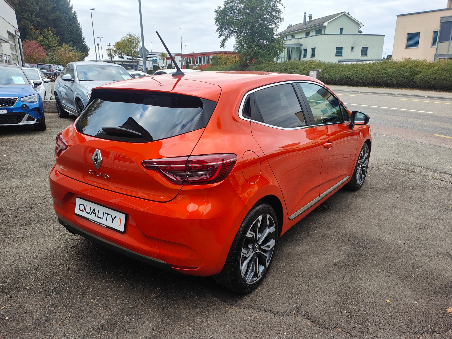 RENAULT Clio 1.0 Intens-showroom-element-3