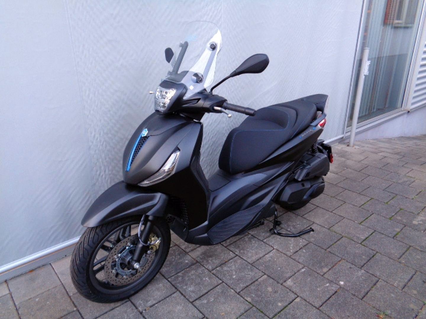 PIAGGIO BEVERLY 400 HPE-image-1