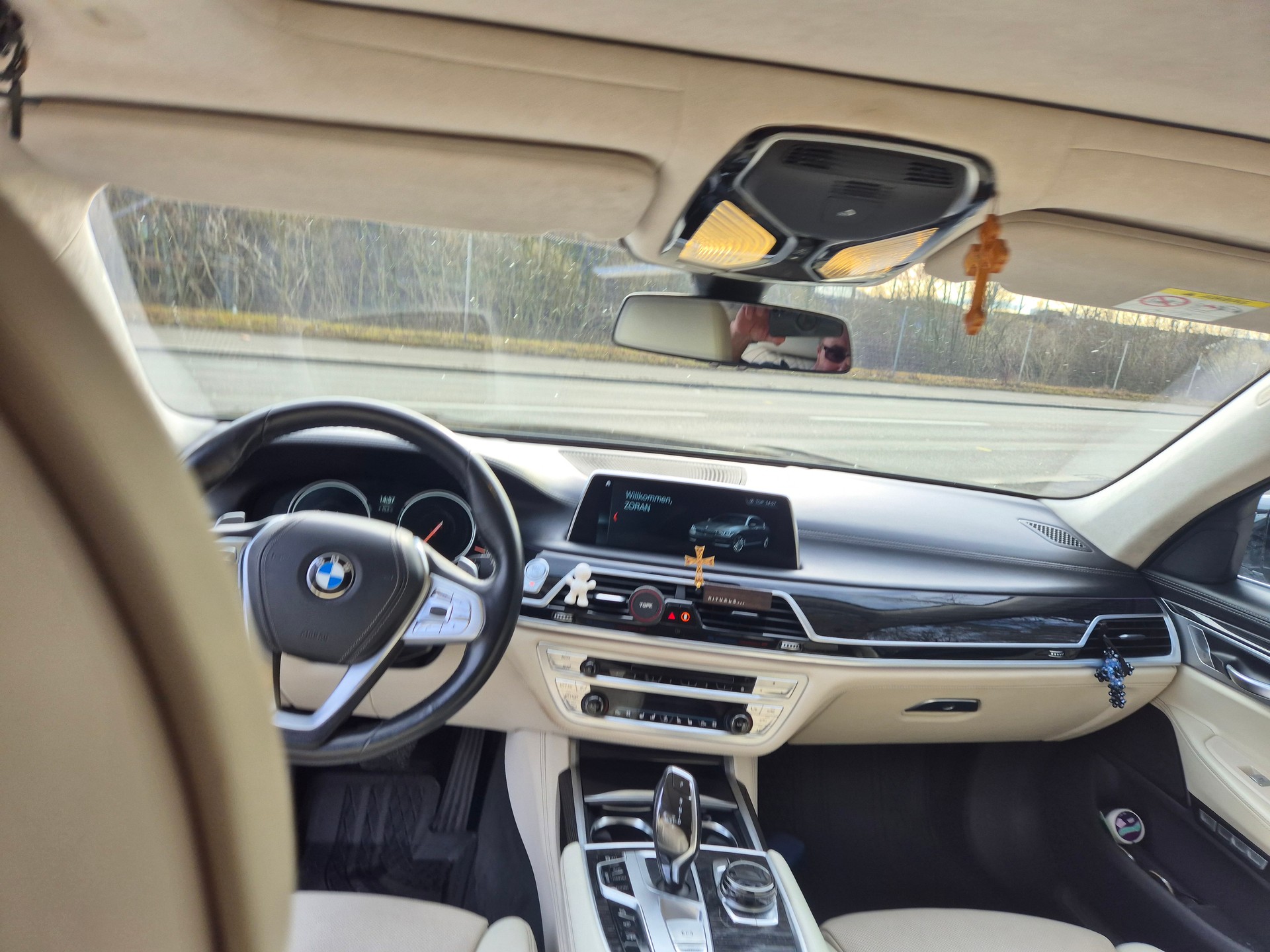 BMW 750i xDrive Steptronic-image-13