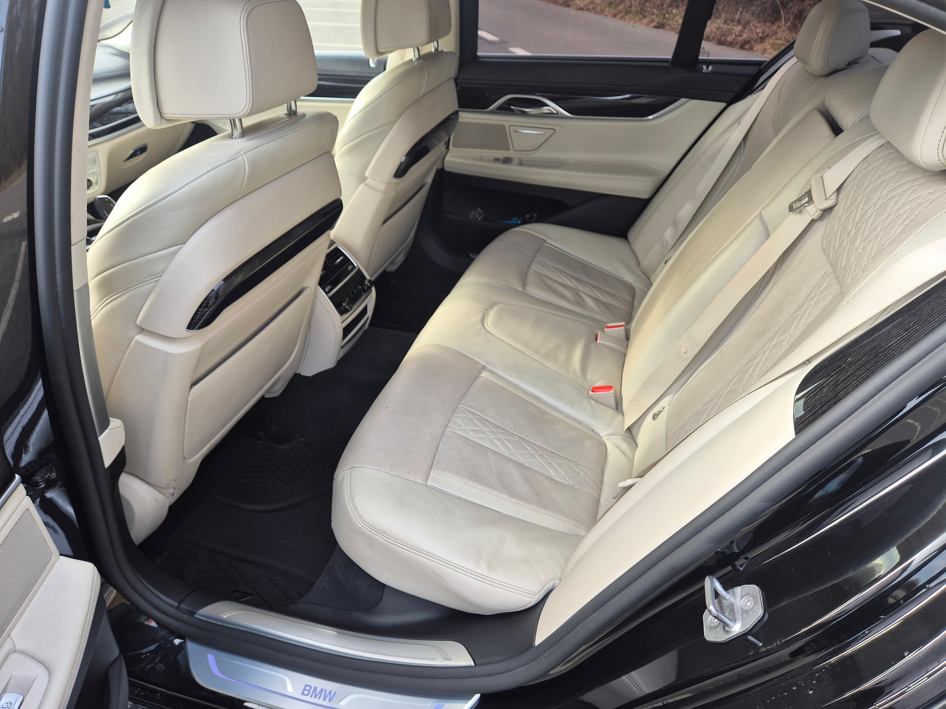 BMW 750i xDrive Steptronic-image-10