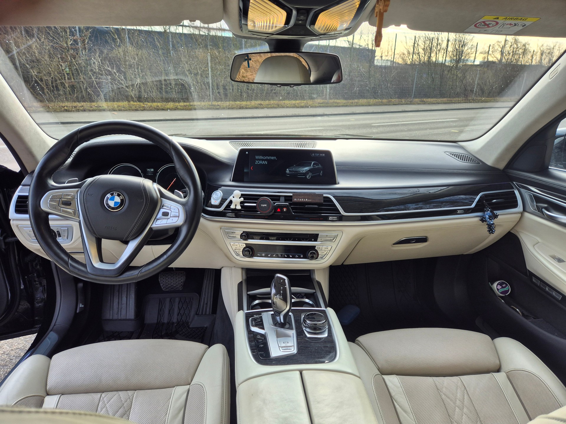BMW 750i xDrive Steptronic-image-14