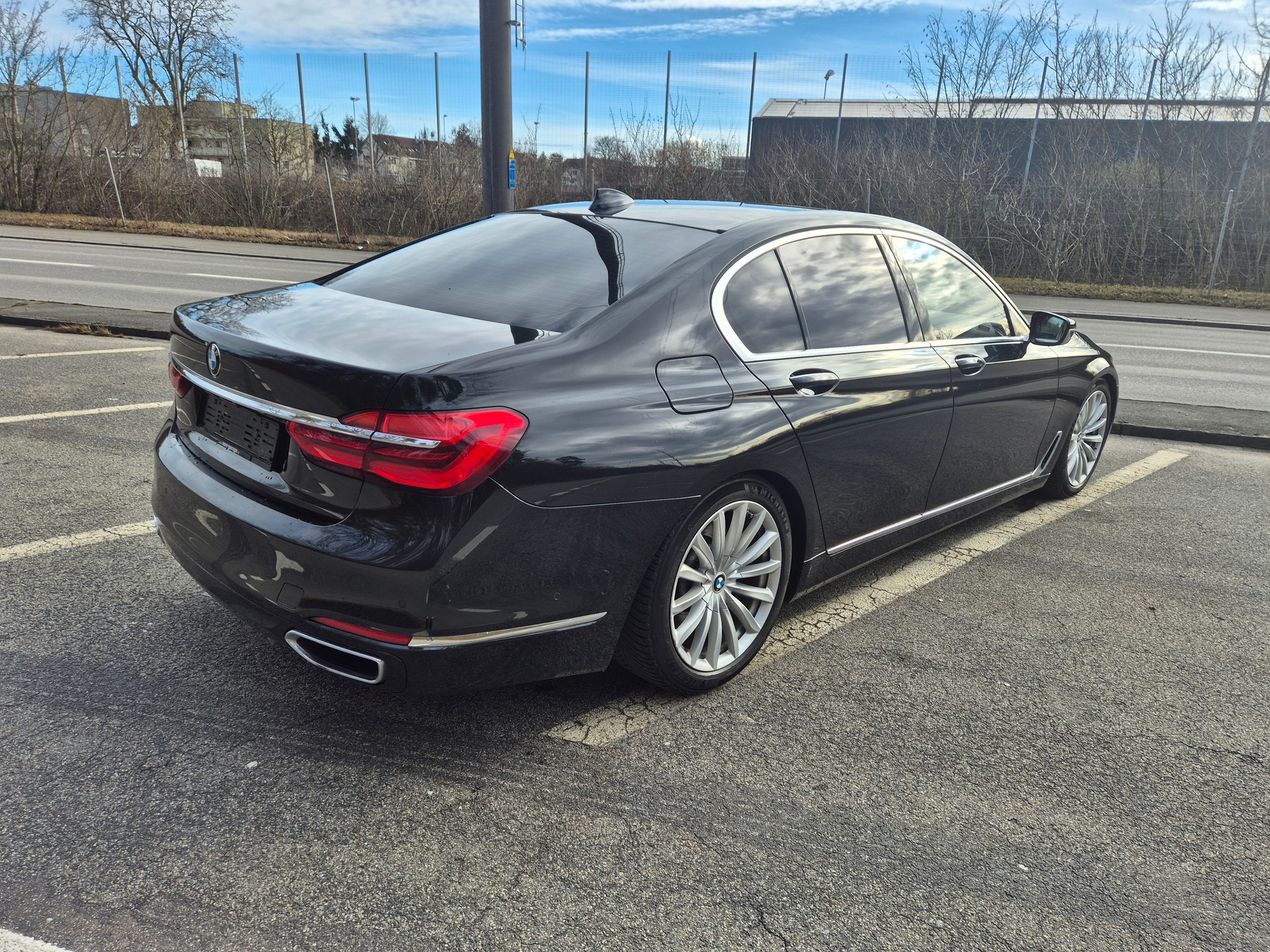 BMW 750i xDrive Steptronic-image-4