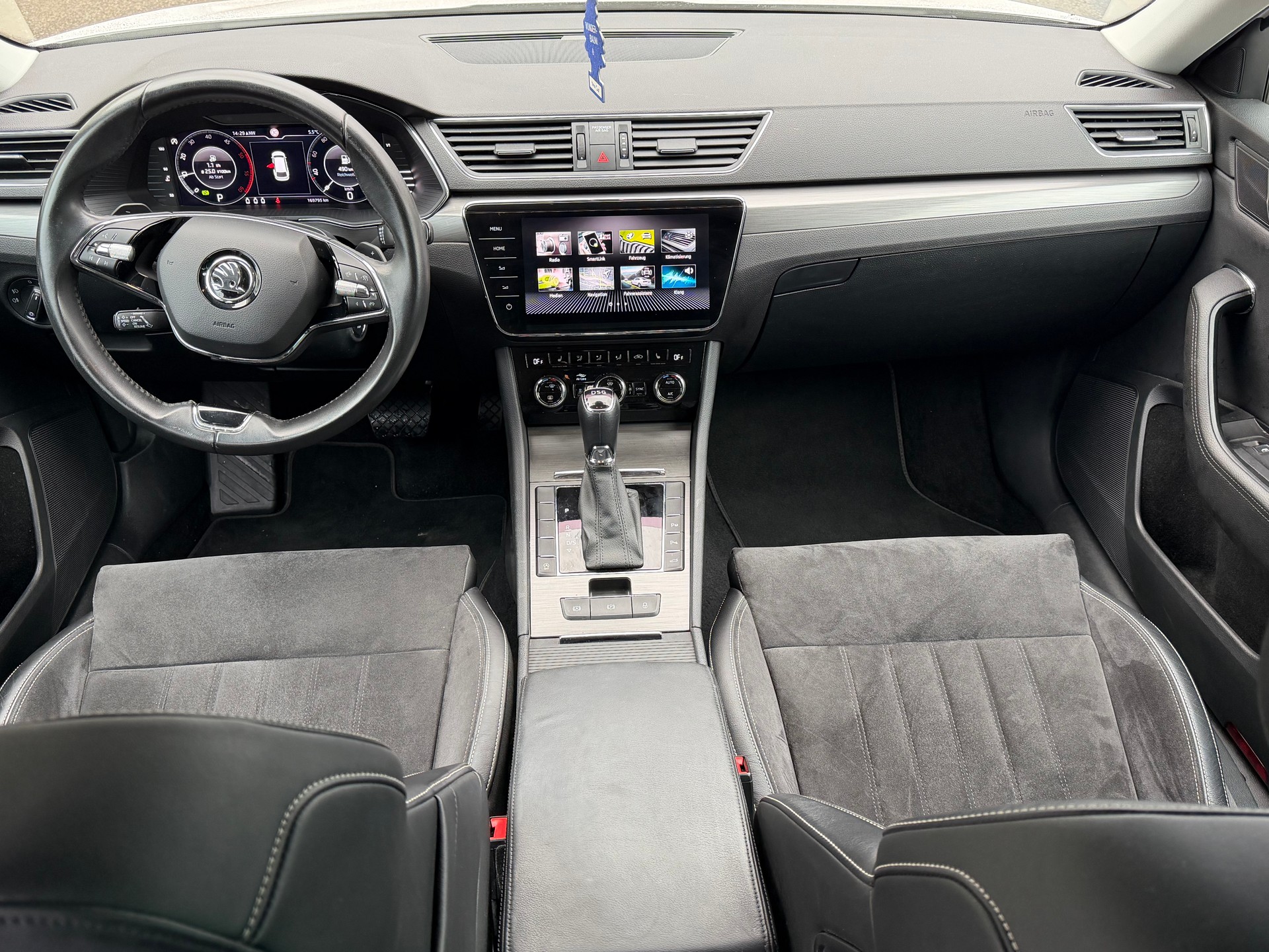SKODA Superb Combi 2.0 TDi Style DSG-image-2