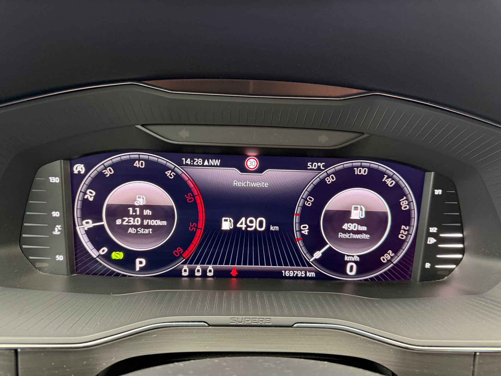 SKODA Superb Combi 2.0 TDi Style DSG-image-7