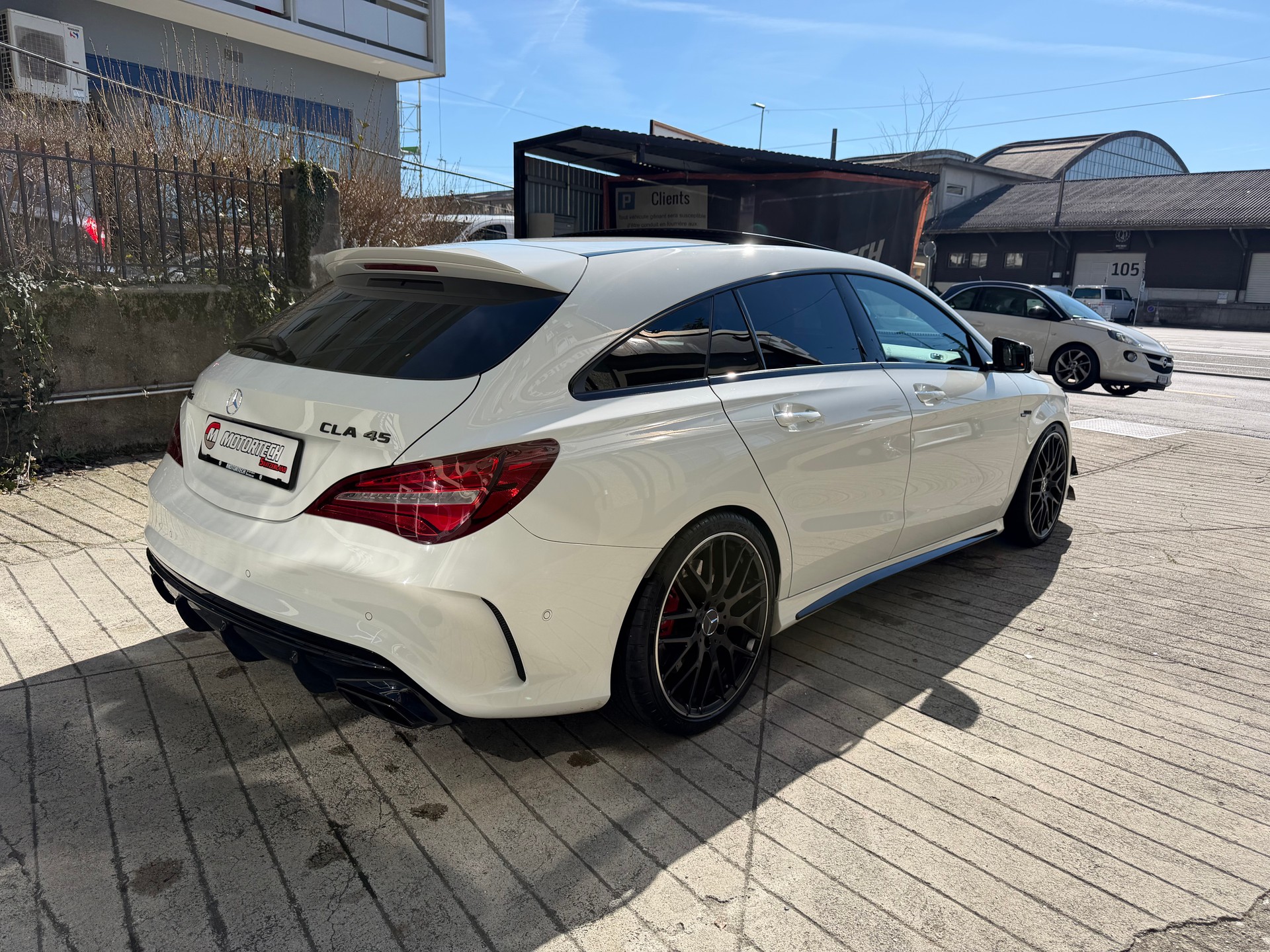 MERCEDES-BENZ CLA Shooting Brake 45 AMG 4Matic Speedshift-image-3
