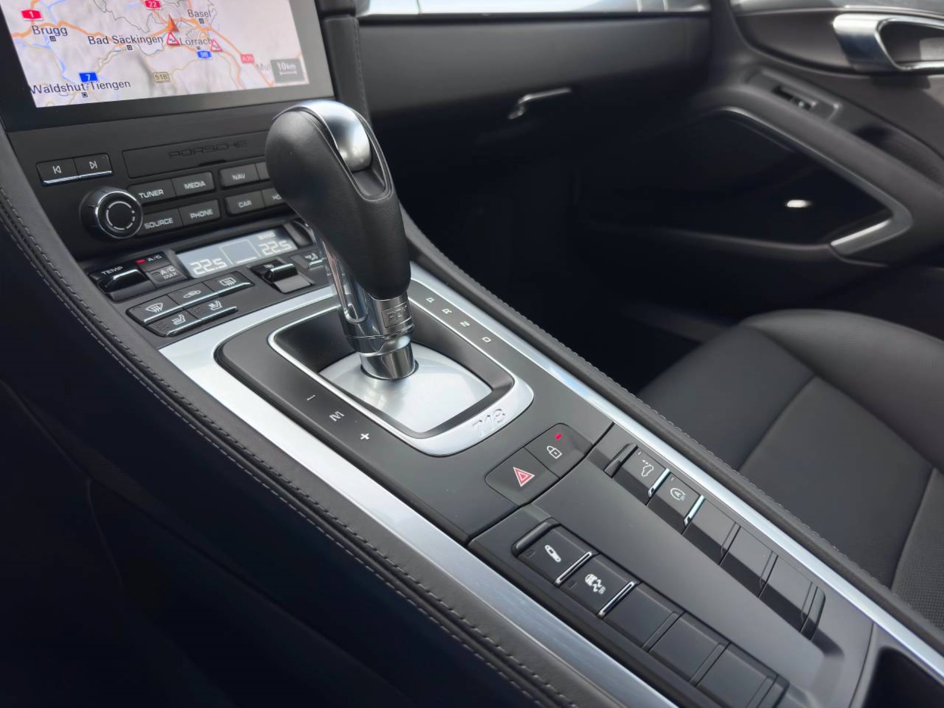 PORSCHE 718 Cayman Style Edition-image-22