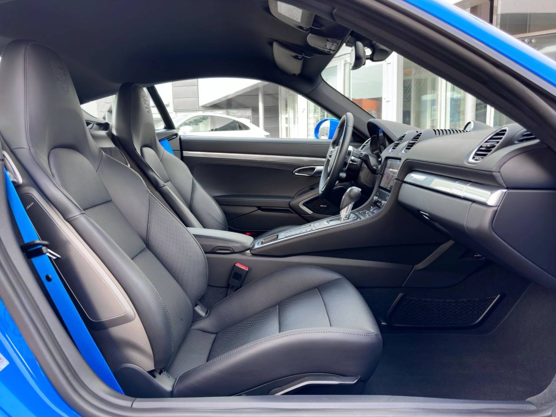 PORSCHE 718 Cayman Style Edition-image-16