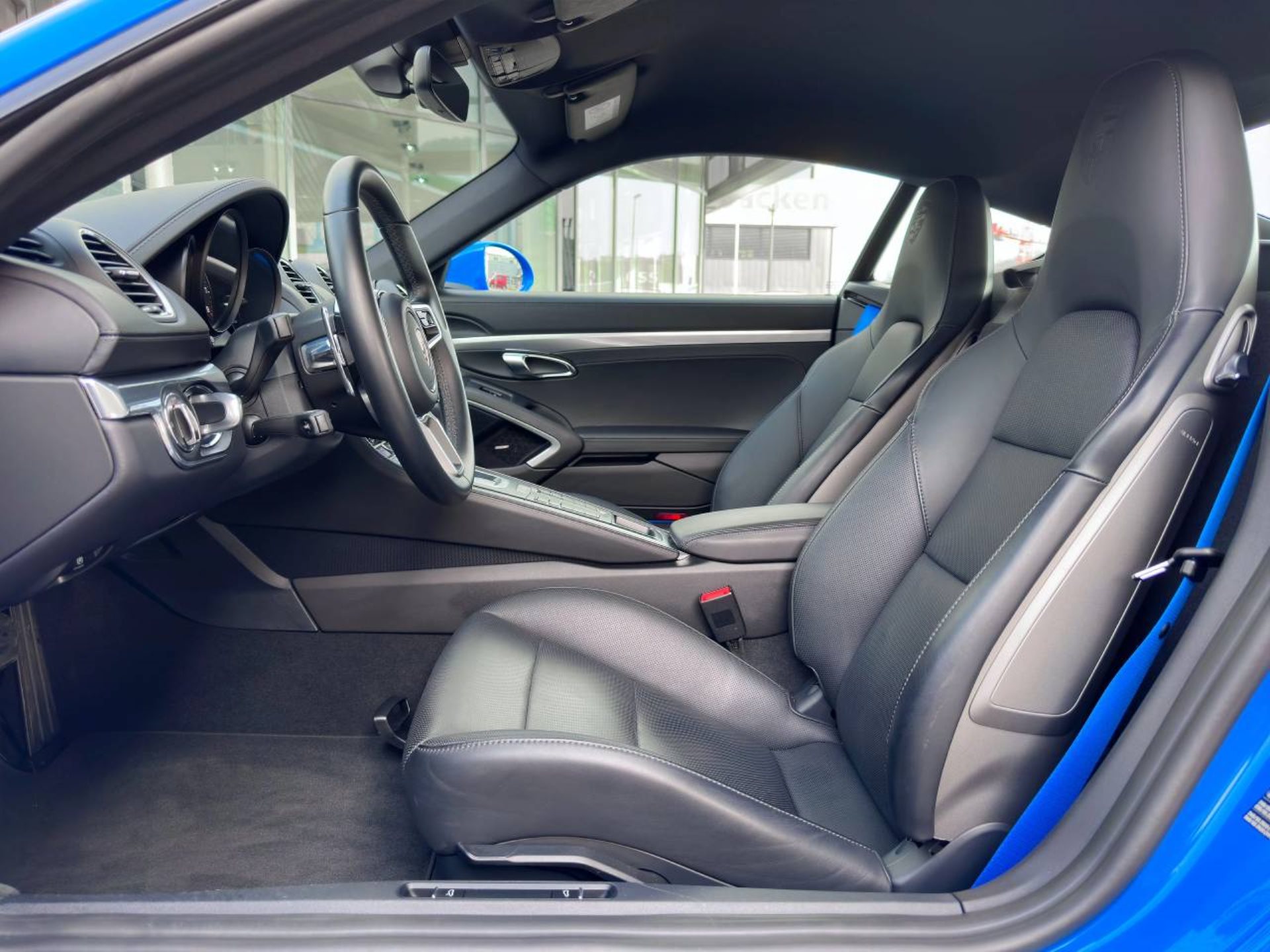 PORSCHE 718 Cayman Style Edition-image-4