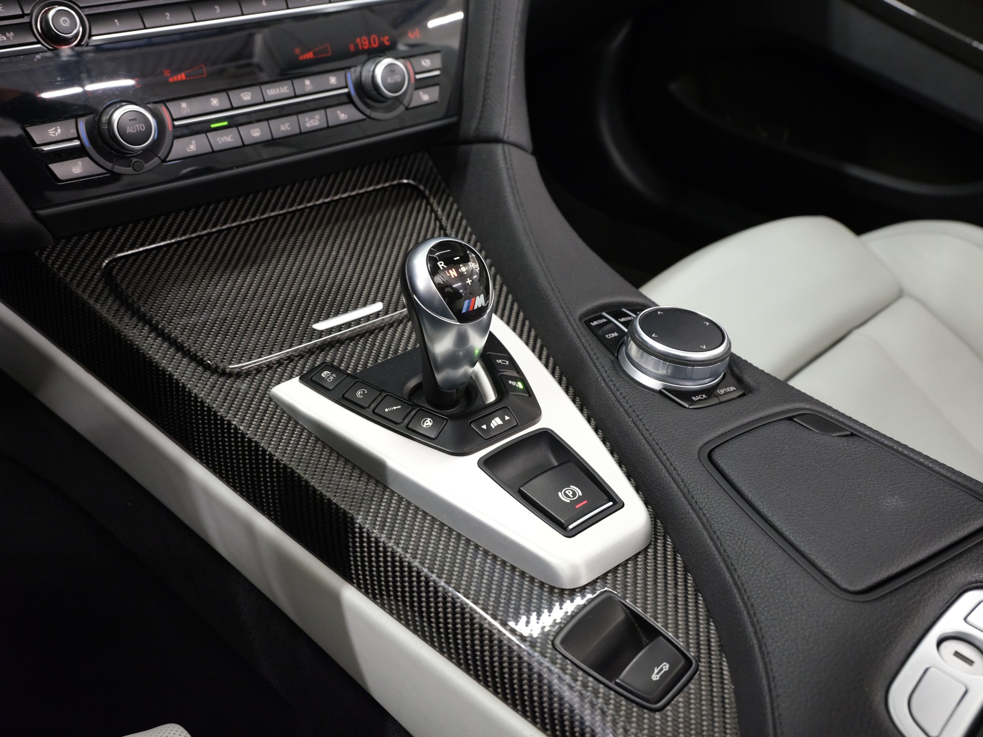 BMW M6 Cabrio Competition Drivelogic *Softclose* *Head-Up* *Harman/Kardon* *Memory-Sitz*-image-27
