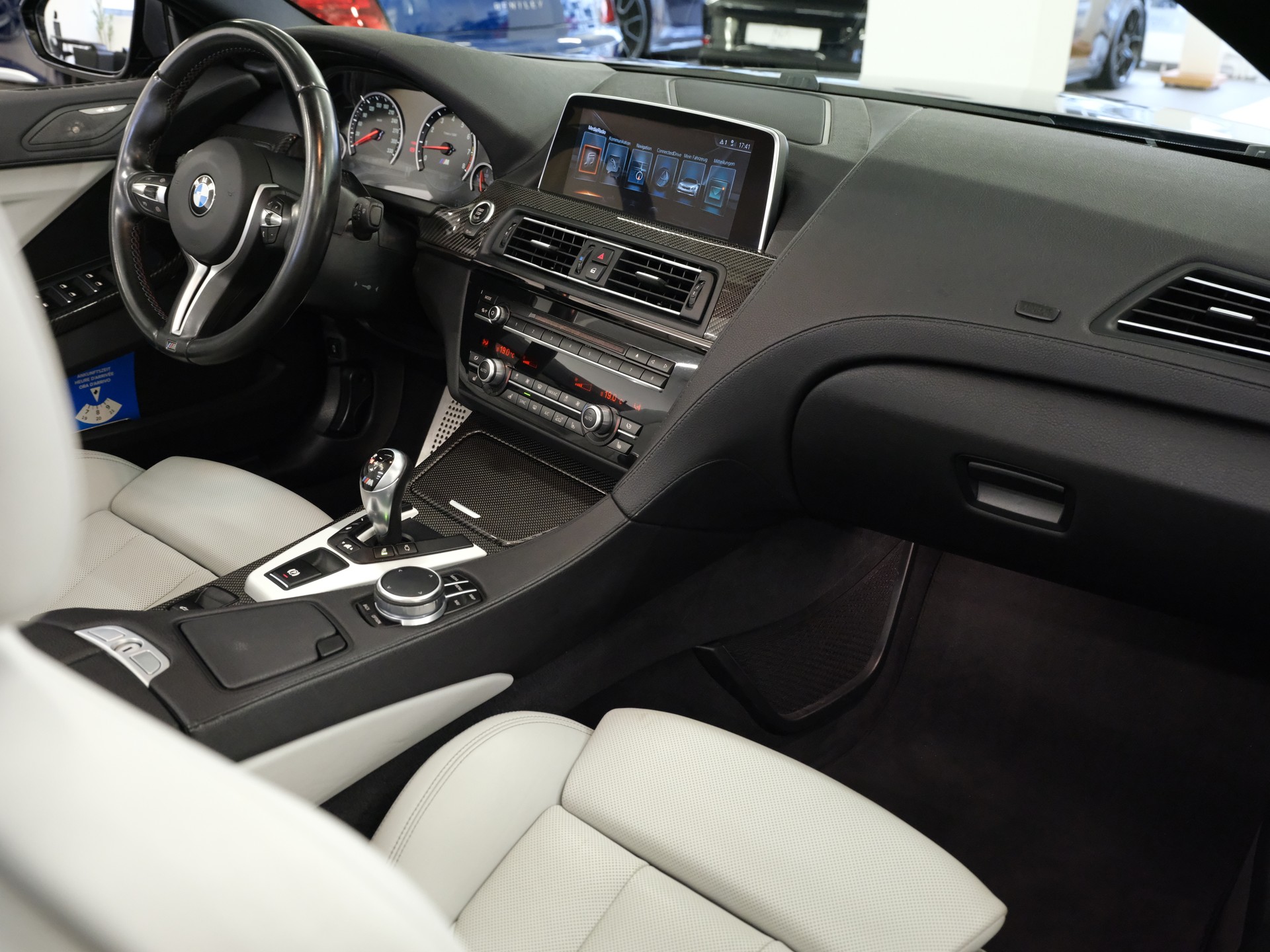 BMW M6 Cabrio Competition Drivelogic *Softclose* *Head-Up* *Harman/Kardon* *Memory-Sitz*-image-17