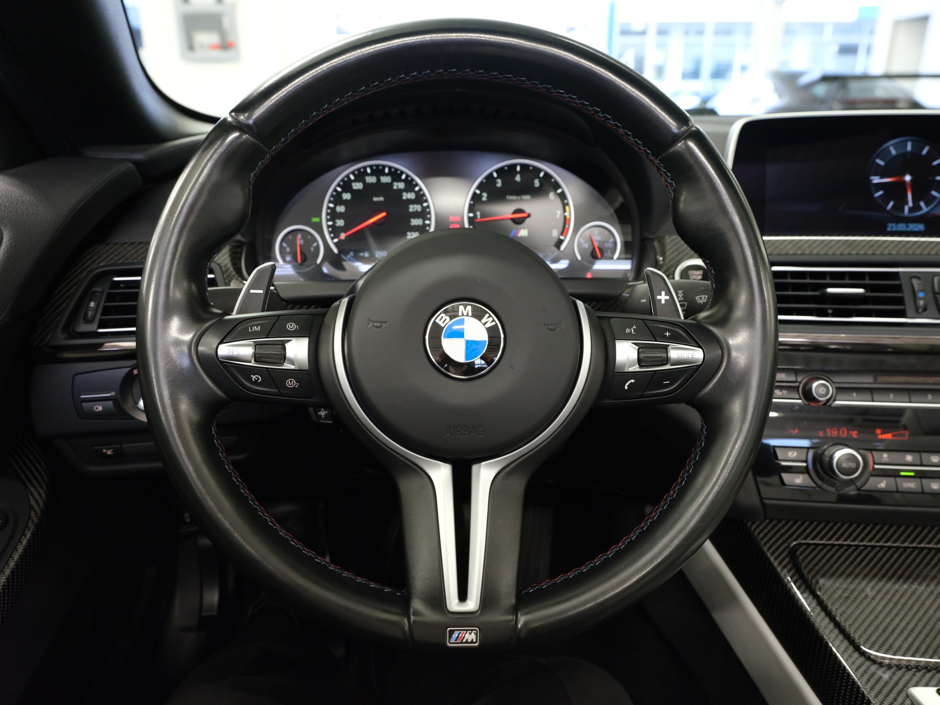 BMW M6 Cabrio Competition Drivelogic *Softclose* *Head-Up* *Harman/Kardon* *Memory-Sitz*-image-21