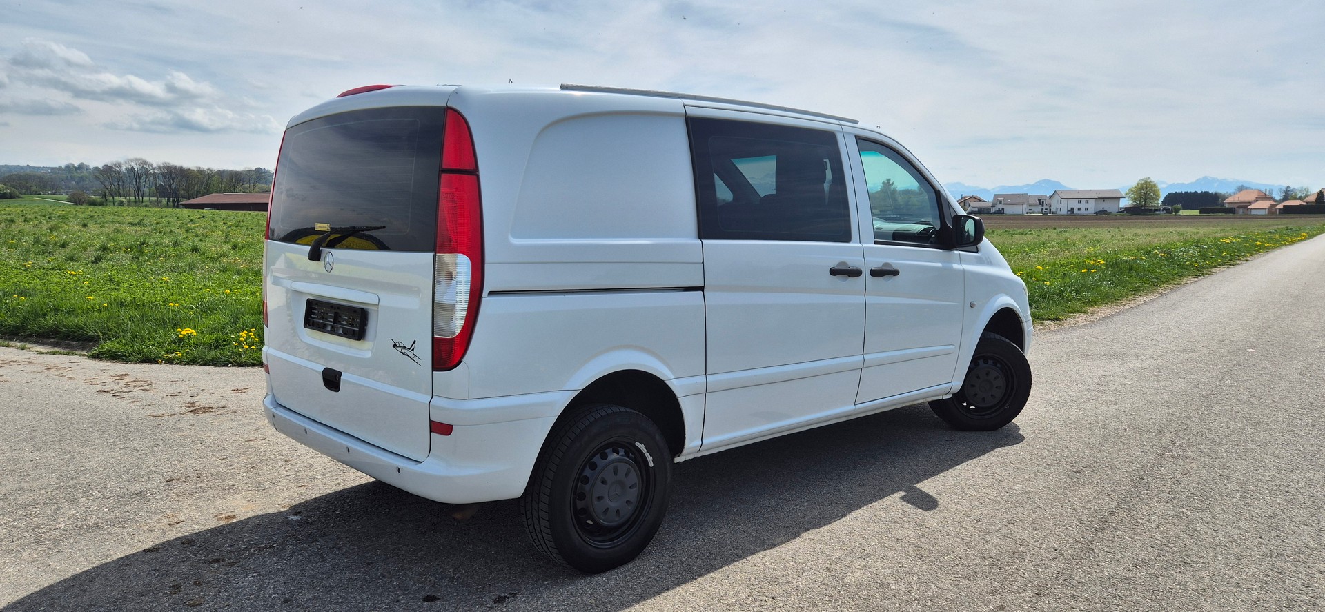 MERCEDES-BENZ 111 CDI-image-1