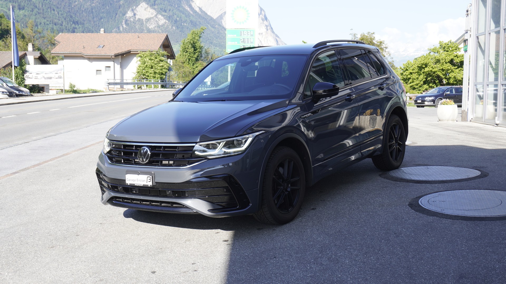 VW Tiguan 2.0TSI R-Line 4Motion DSG-image-14