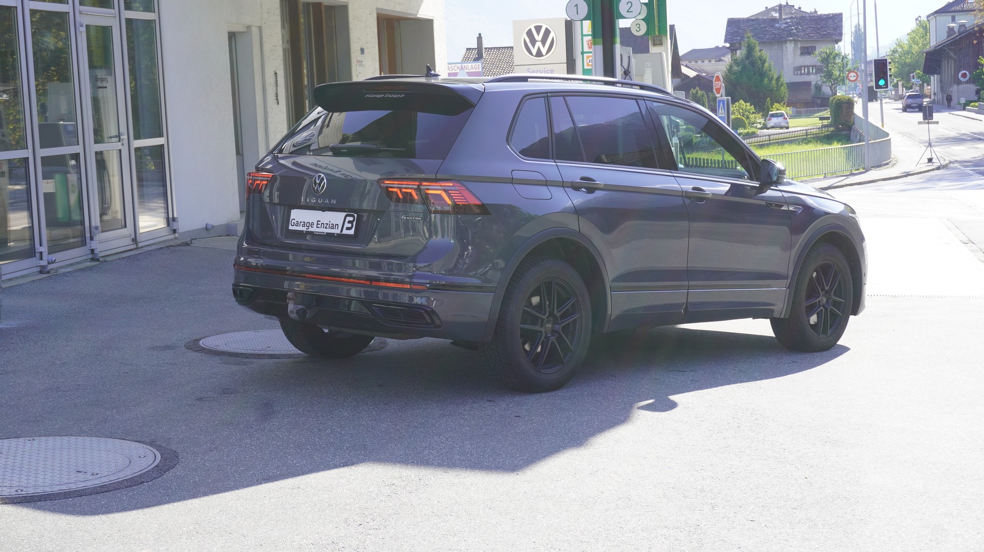 VW Tiguan 2.0TSI R-Line 4Motion DSG-image-8