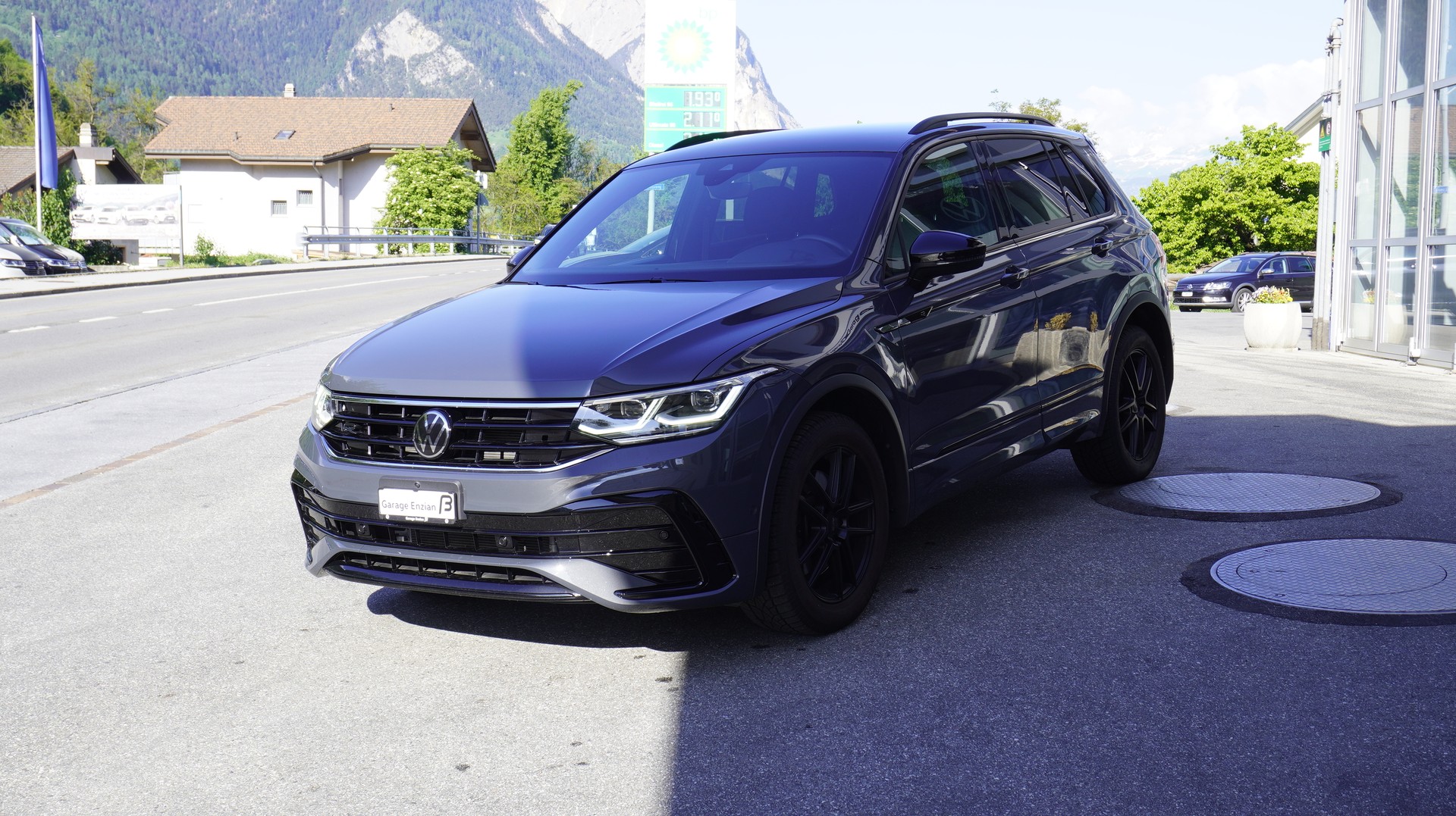 VW Tiguan 2.0TSI R-Line 4Motion DSG-image-13