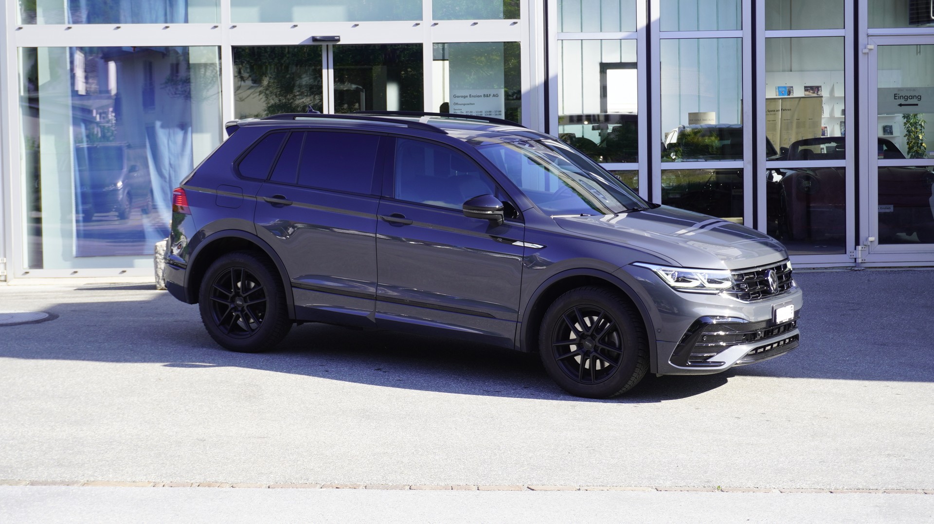 VW Tiguan 2.0TSI R-Line 4Motion DSG-image-5