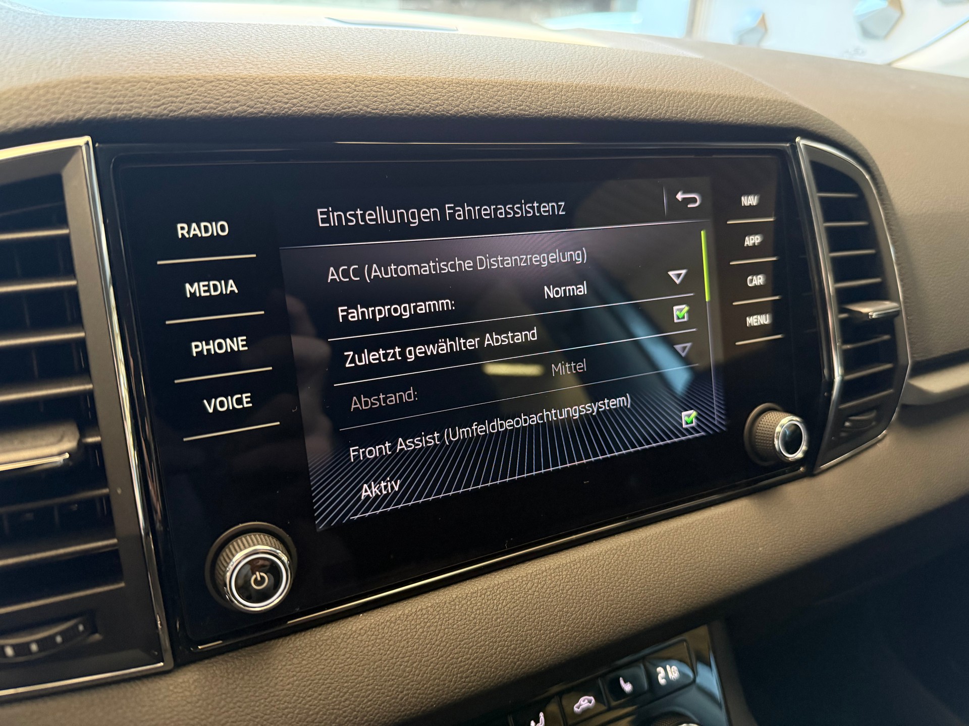 SKODA Karoq 2.0 TDI CR Ambition 4x4 DSG-image-16