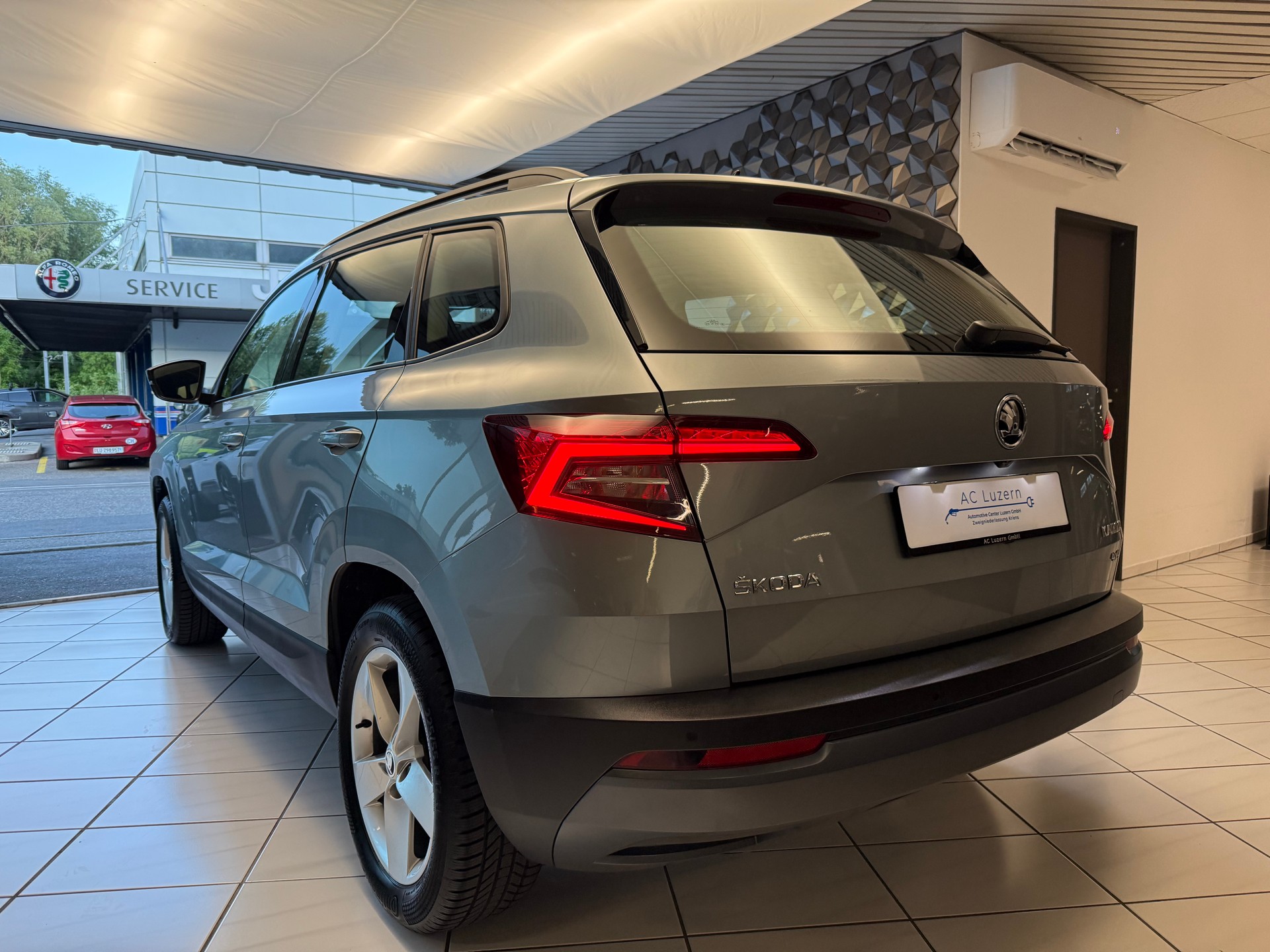 SKODA Karoq 2.0 TDI CR Ambition 4x4 DSG-showroom-element-1