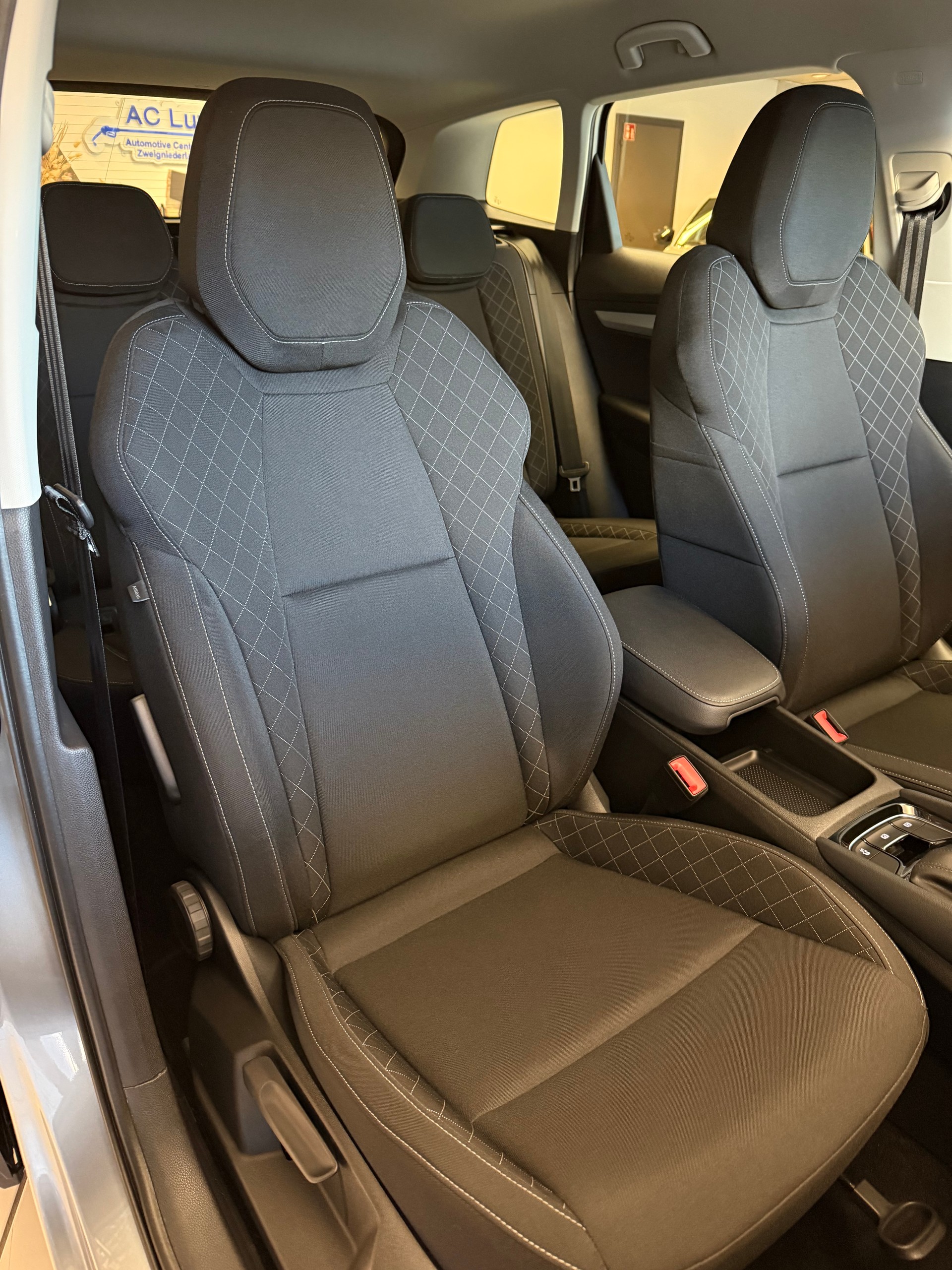 SKODA Karoq 2.0 TDI CR Ambition 4x4 DSG-image-11