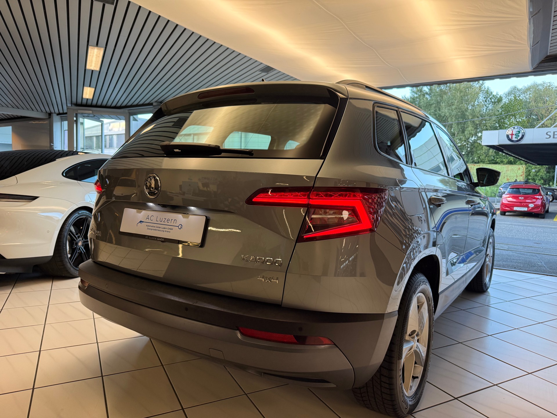 SKODA Karoq 2.0 TDI CR Ambition 4x4 DSG-showroom-element-2