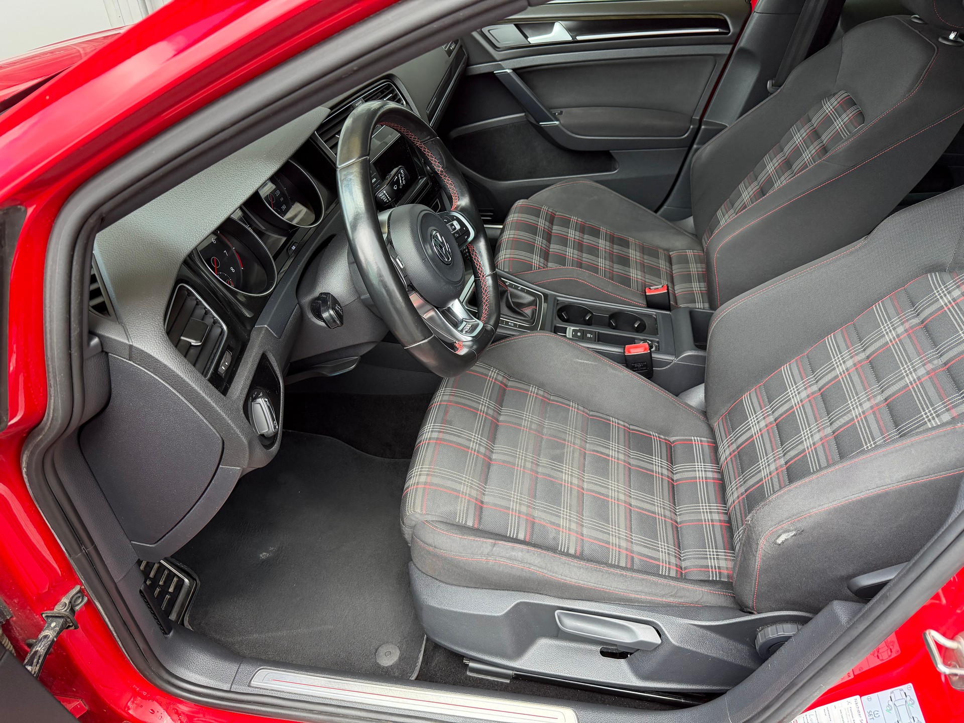 VW Golf 2.0 TSI GTI-image-8