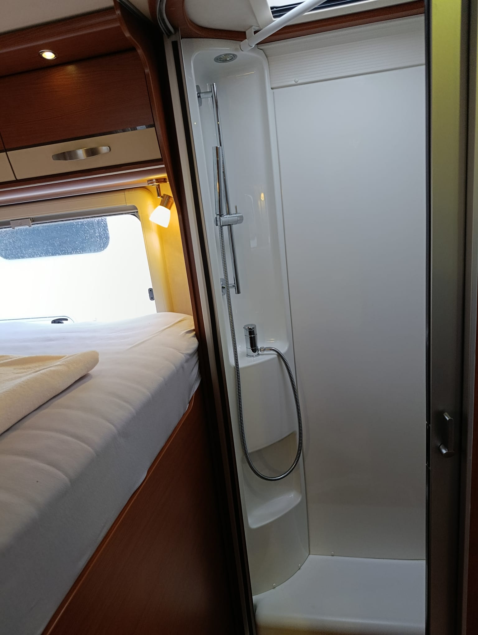 HYMER B594 ***Legendären B-Klasse ComfortLine***Nutzlast *Dachklima *Voll Wintertauglich *Hubbett 220cm x 150cm *Gas Tankanlage-image-14