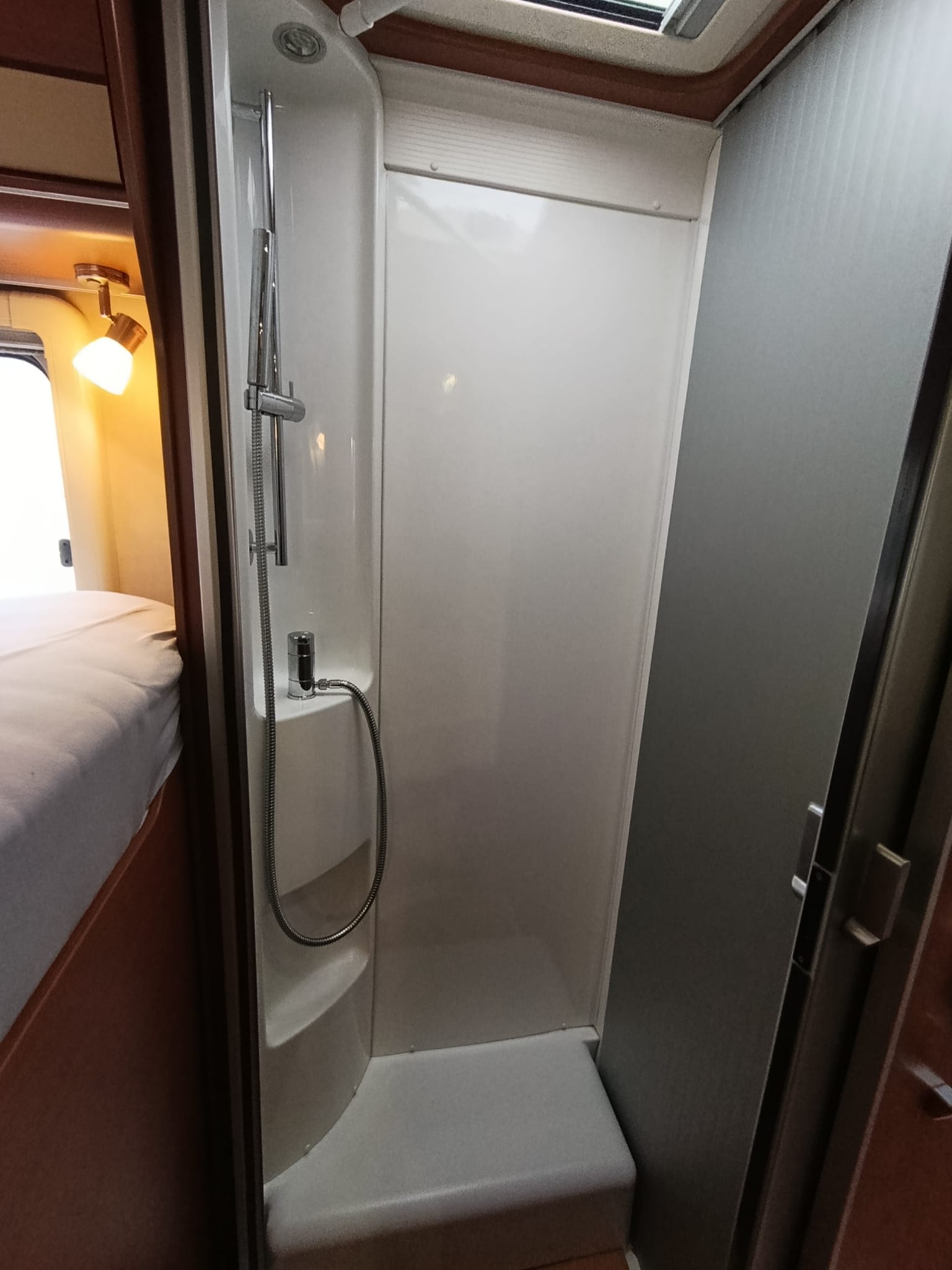 HYMER B594 ***Legendären B-Klasse ComfortLine***Nutzlast *Dachklima *Voll Wintertauglich *Hubbett 220cm x 150cm *Gas Tankanlage-image-19