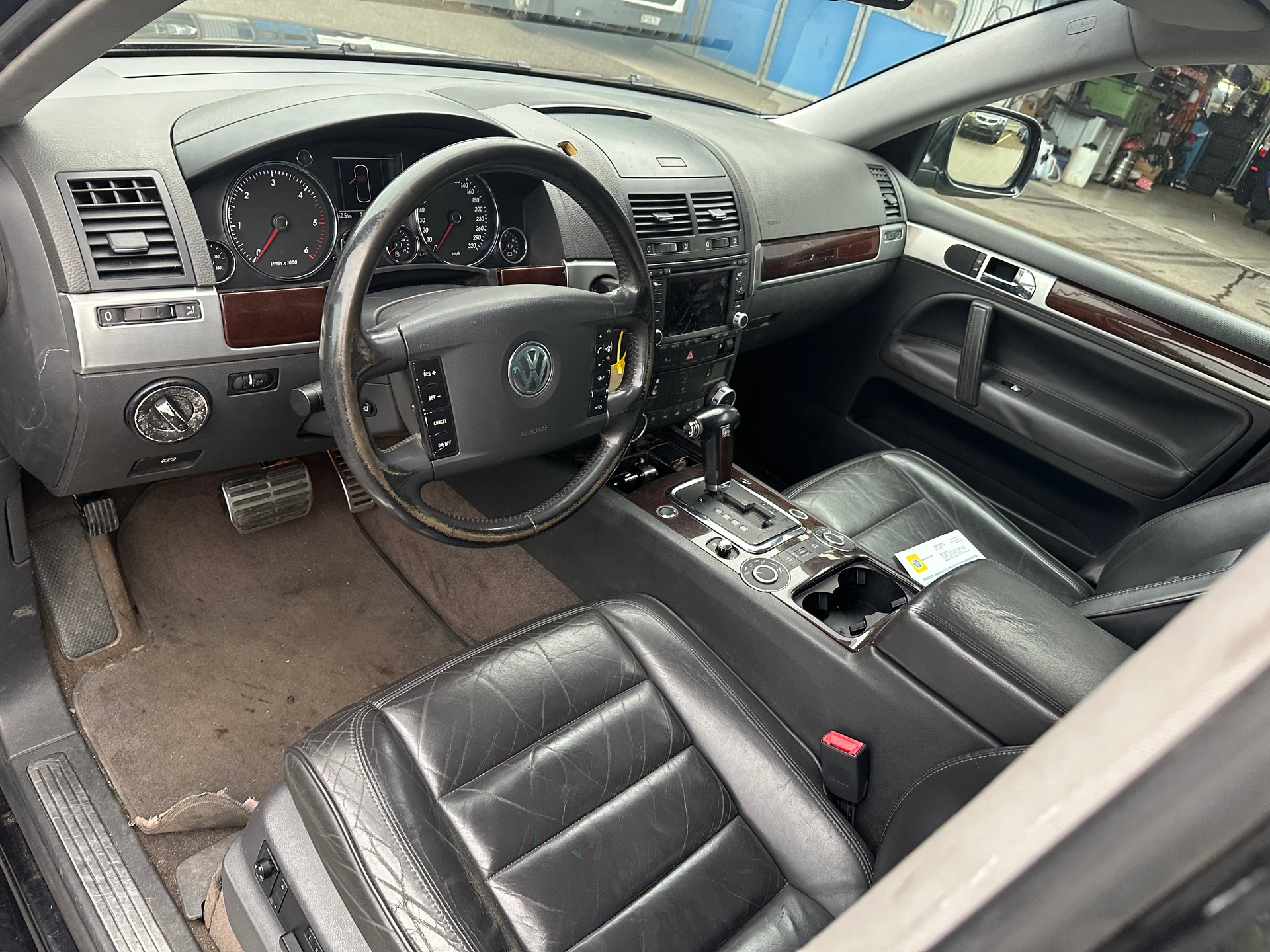 VW Touareg 5.0 TDI V10 Automatic-image-10