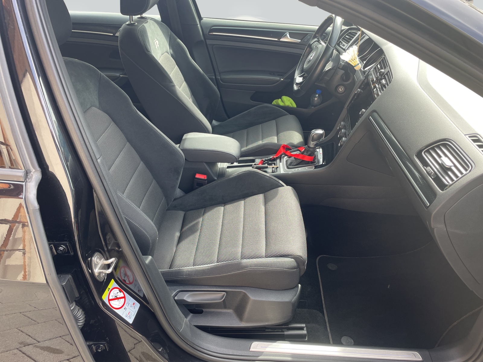 VW Golf R-image-7