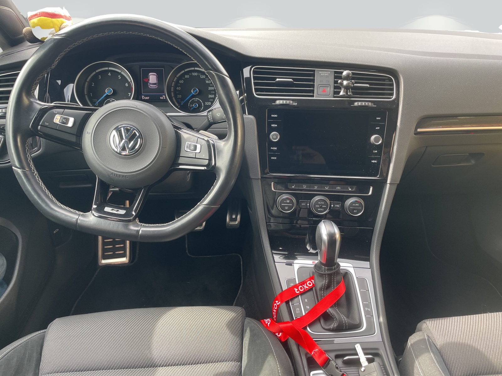 VW Golf R-image-6