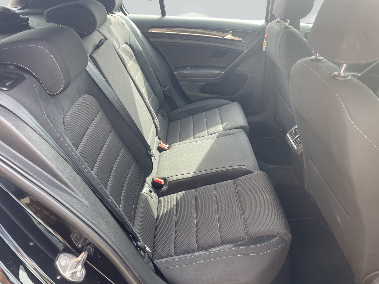 VW Golf R-image-8