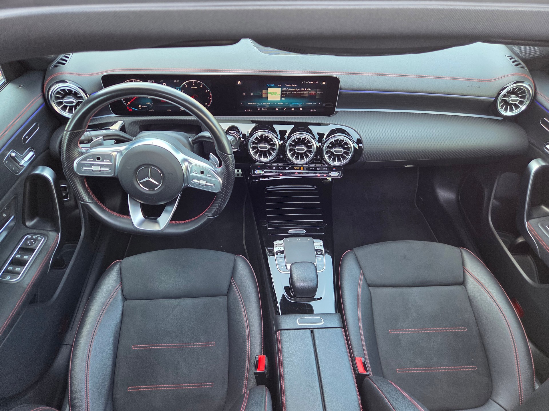 MERCEDES-BENZ CLA Shooting Brake 200 AMG Line 7G-DCT-image-6