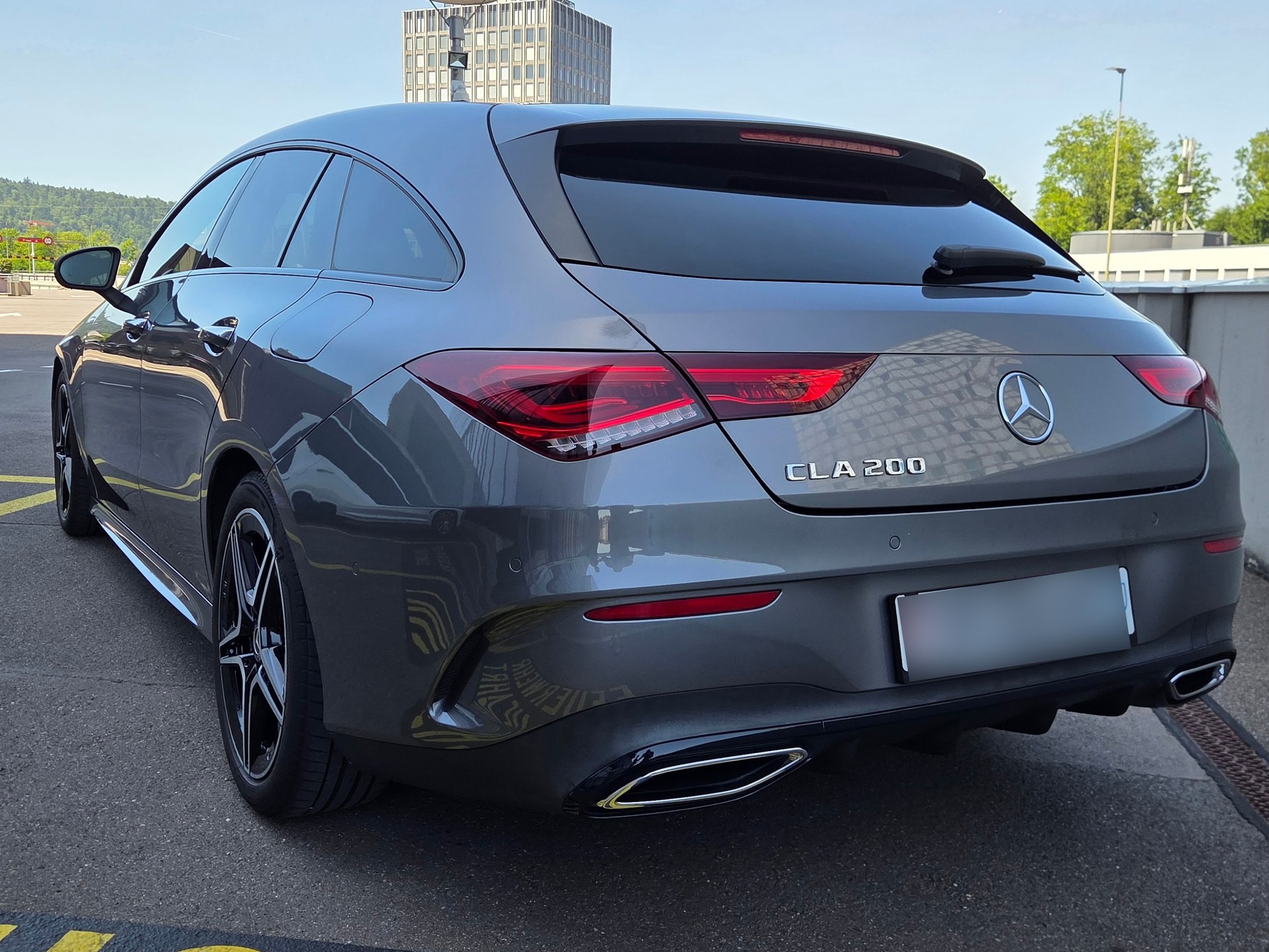 MERCEDES-BENZ CLA Shooting Brake 200 AMG Line 7G-DCT-image-2