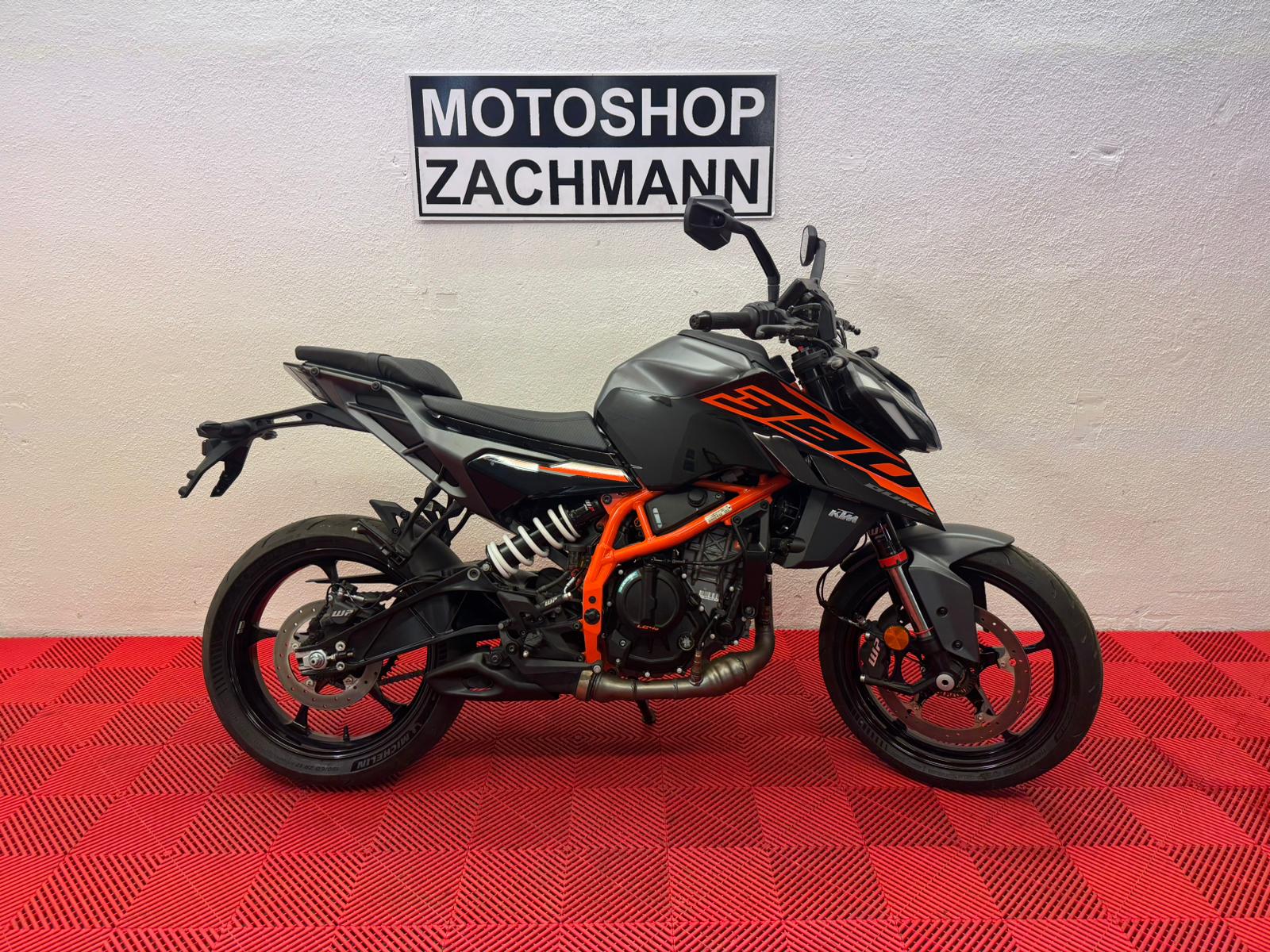 KTM 390 Duke-image-0