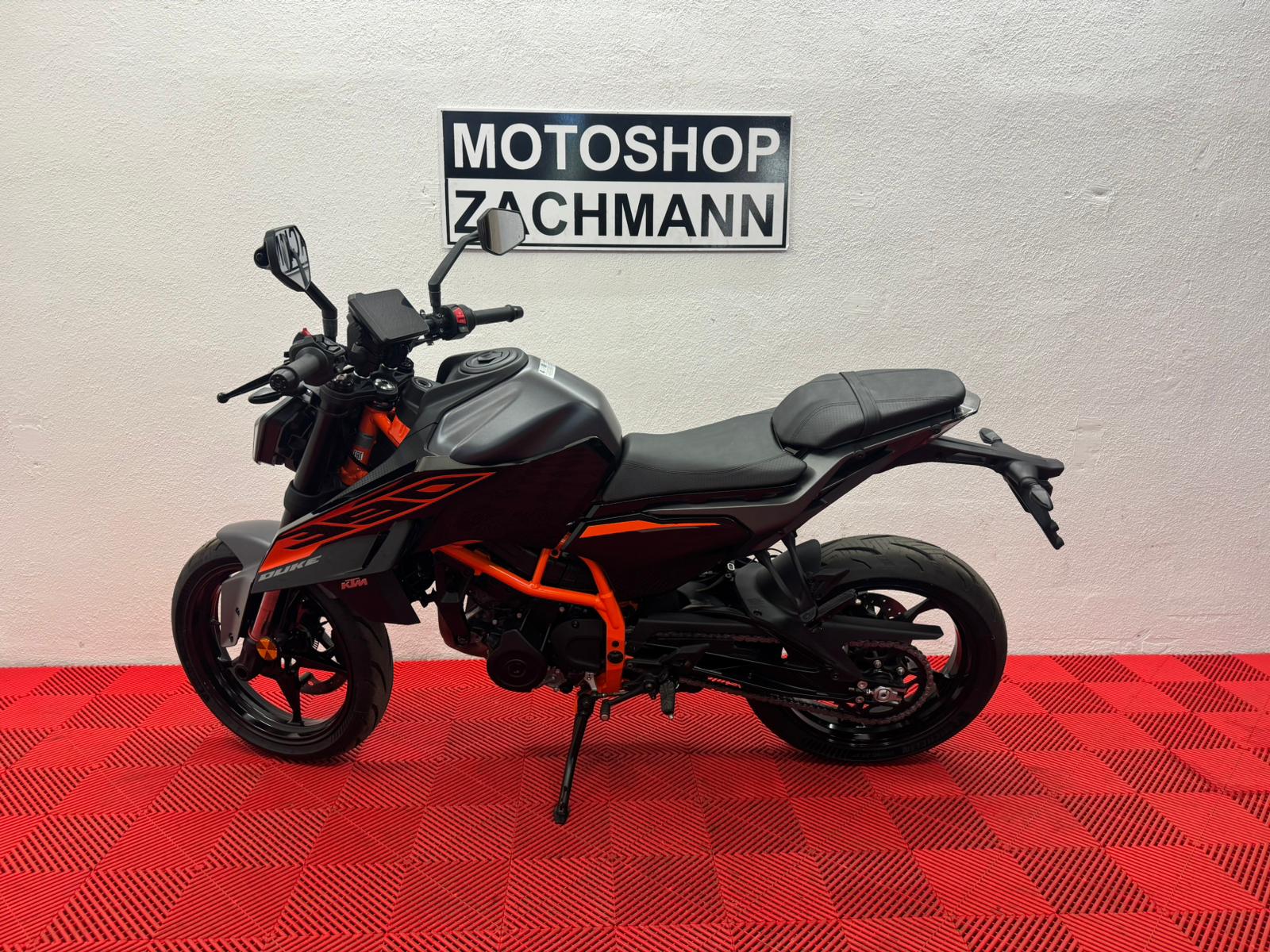 KTM 390 Duke-image-3