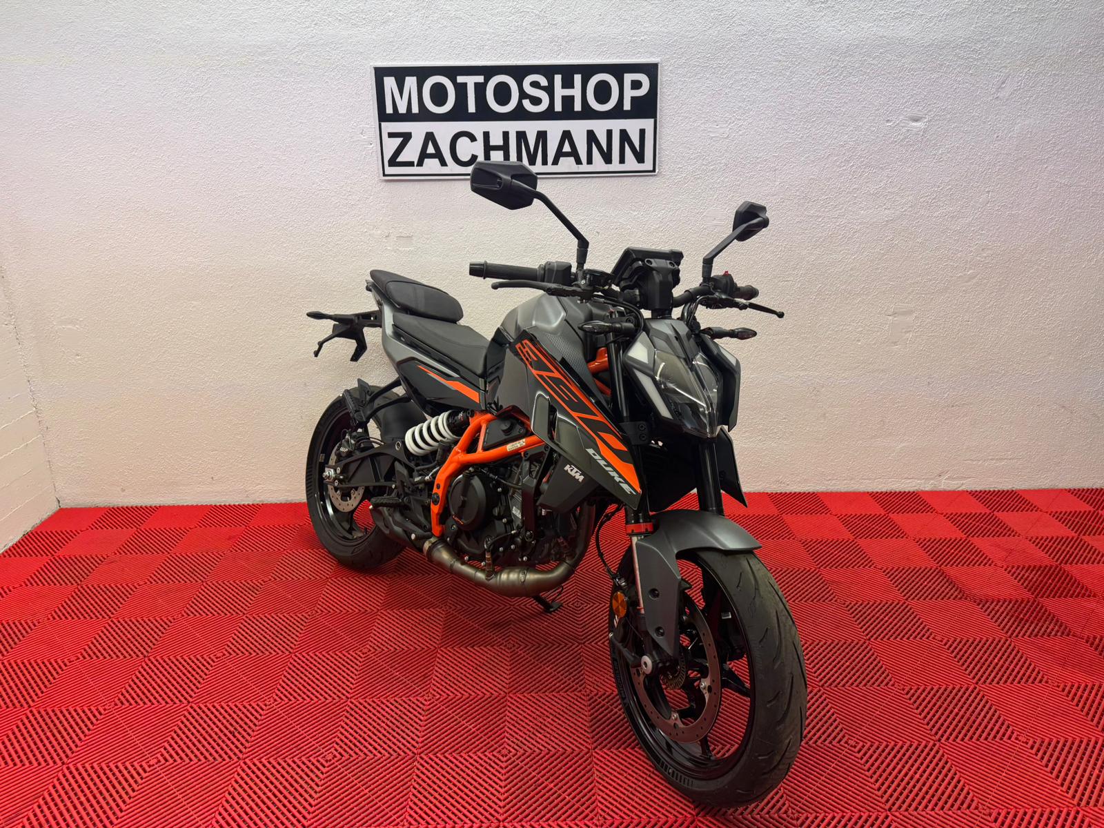 KTM 390 Duke-image-1