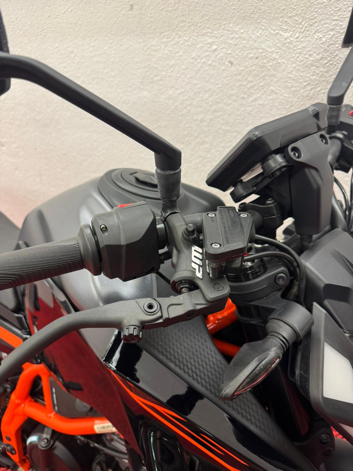 KTM 390 Duke-image-4