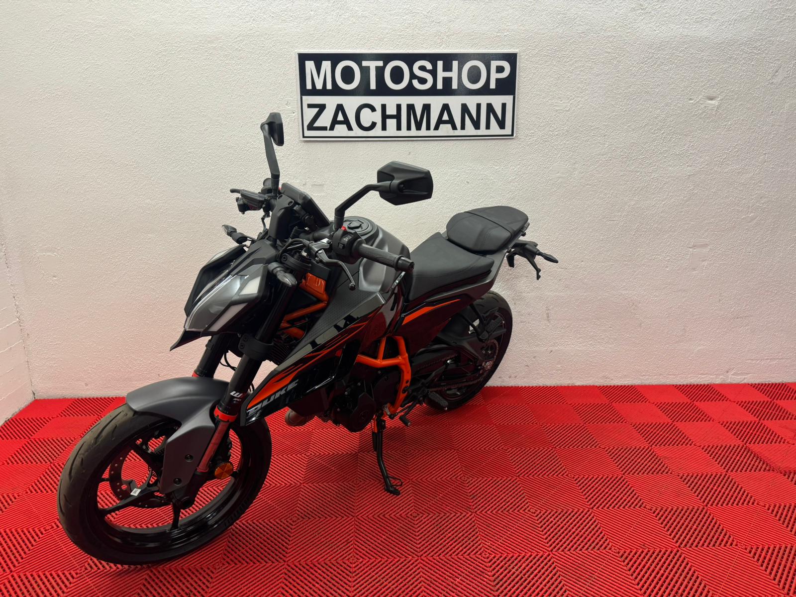 KTM 390 Duke-image-2