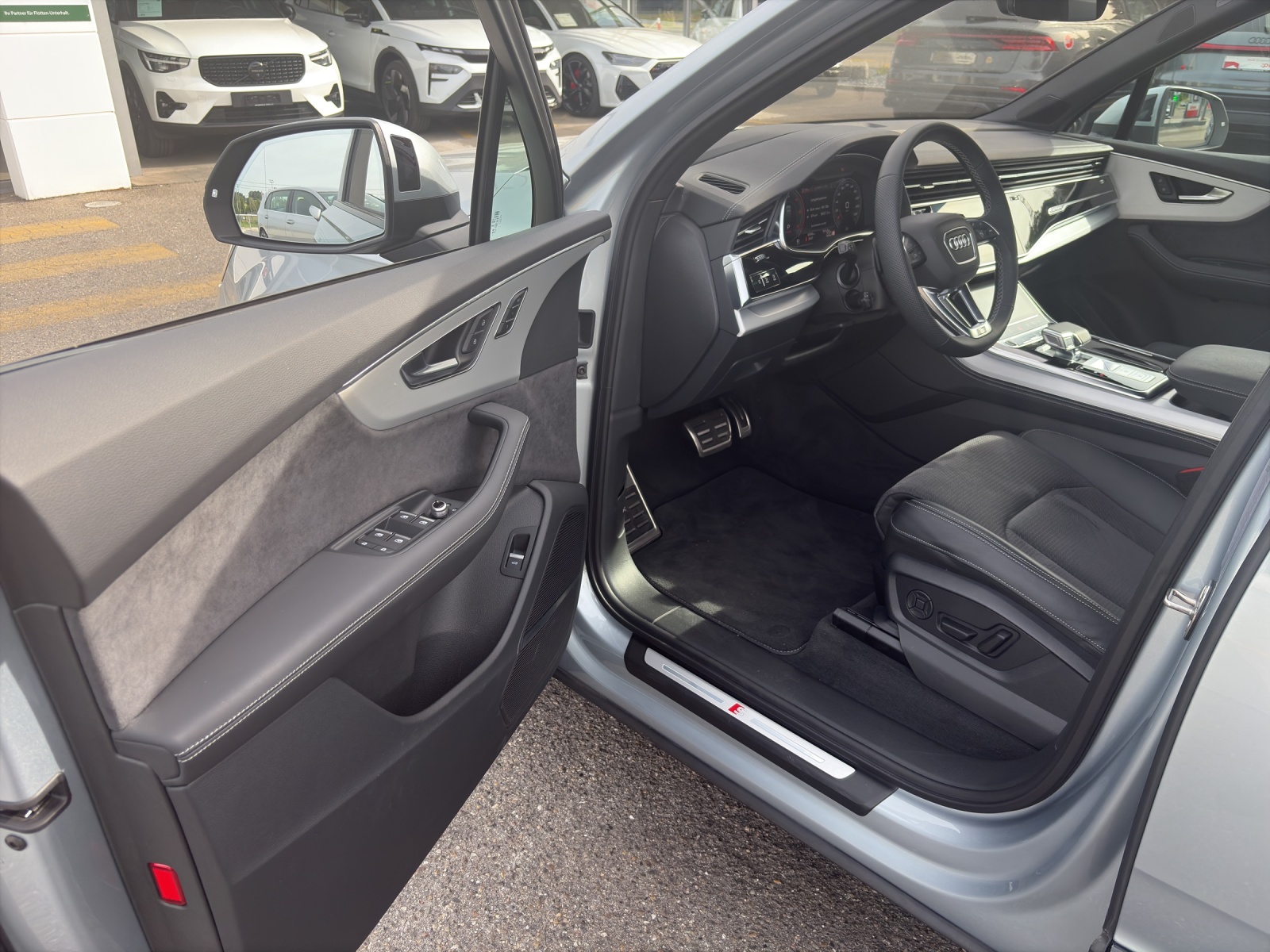 AUDI Q7 SUV 3.0 TDI S Line quattro T-Tronic-image-4