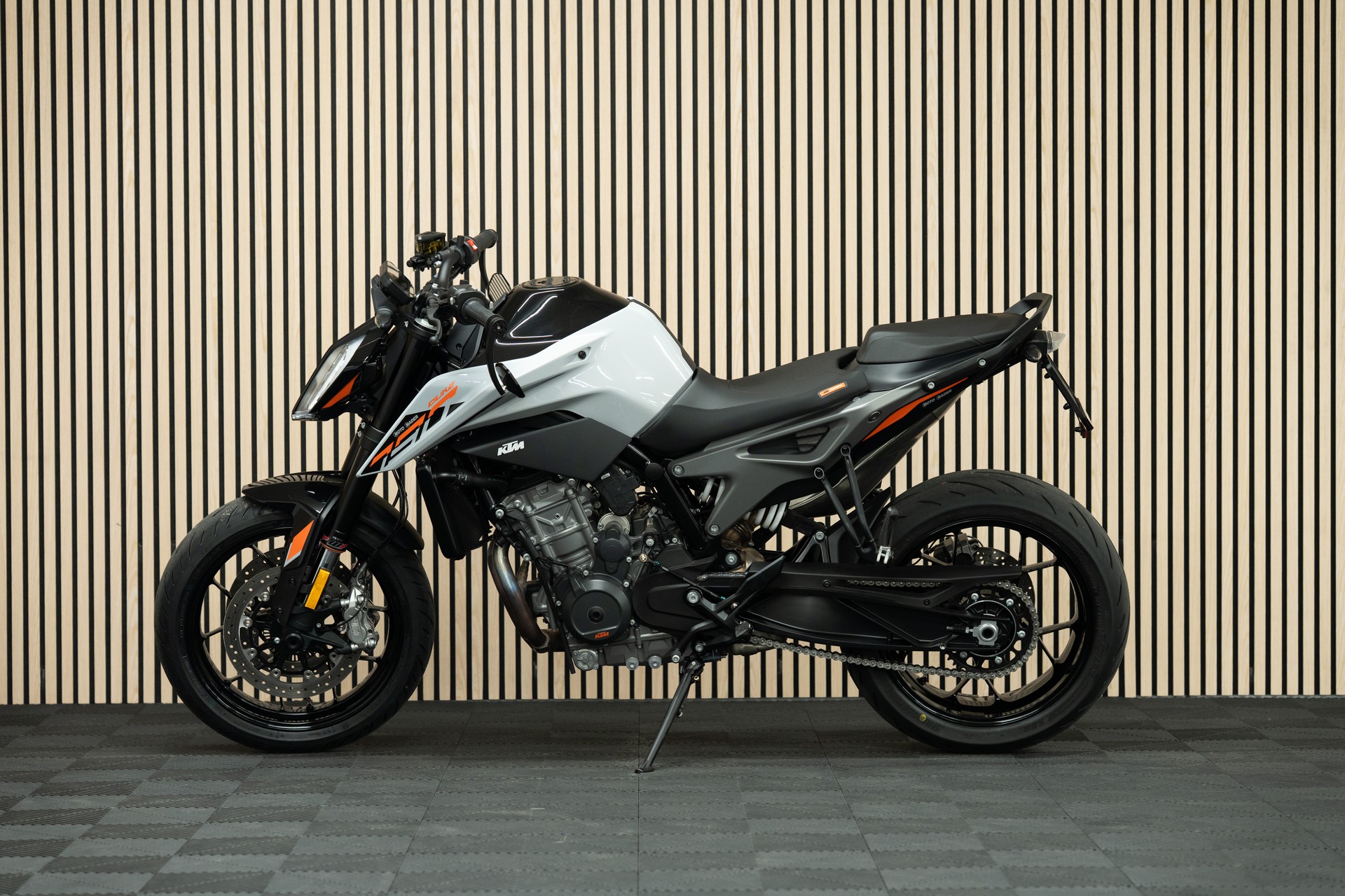 KTM 790 Duke-showroom-element-1