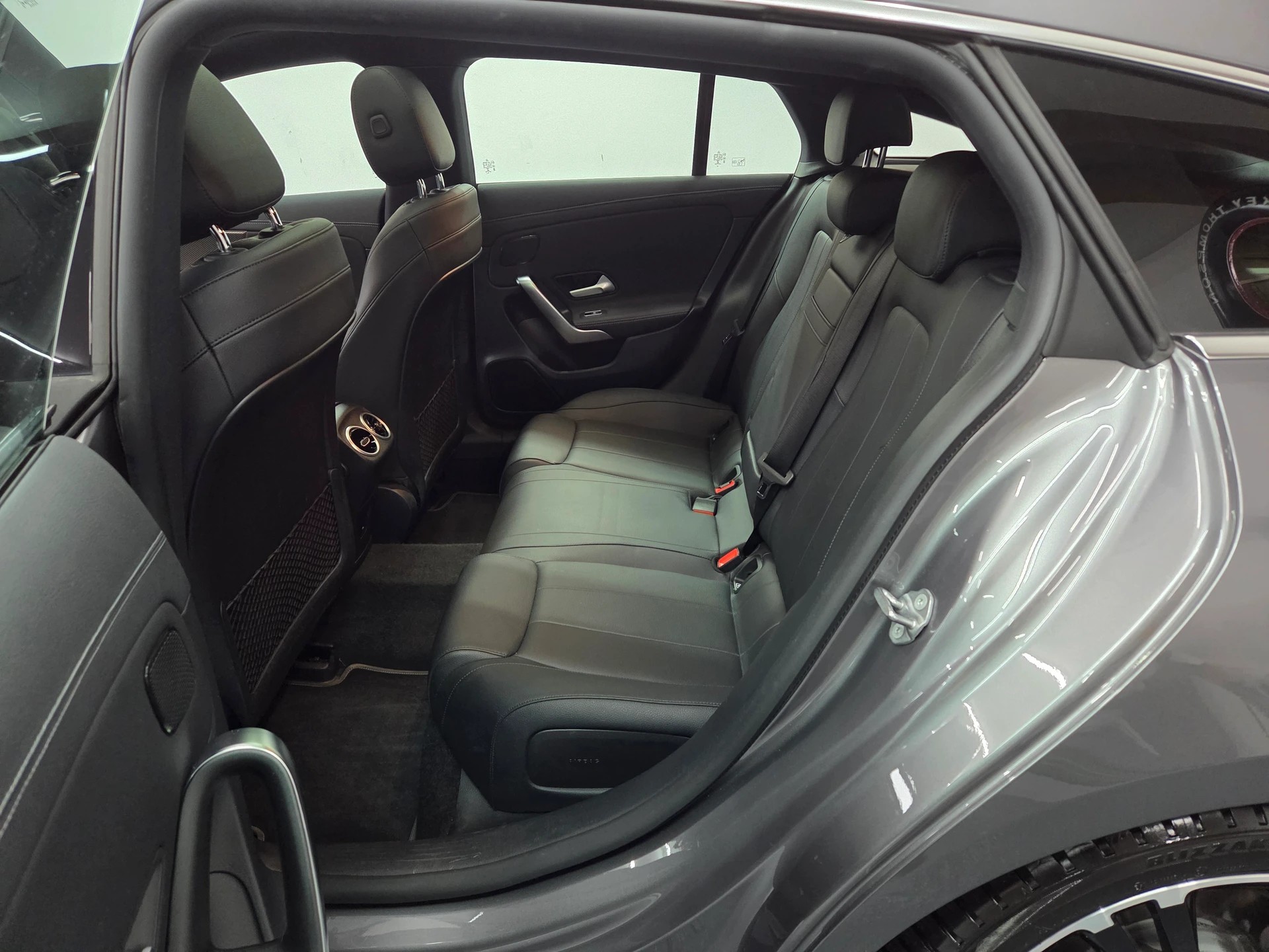 MERCEDES-BENZ CLA Shooting Brake 220 d 4Matic Progressive-image-13