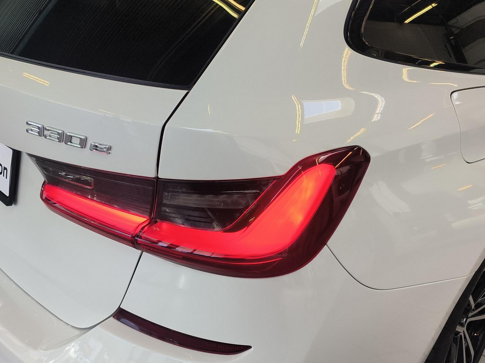 BMW 330e xDrive SAG Touring-image-23